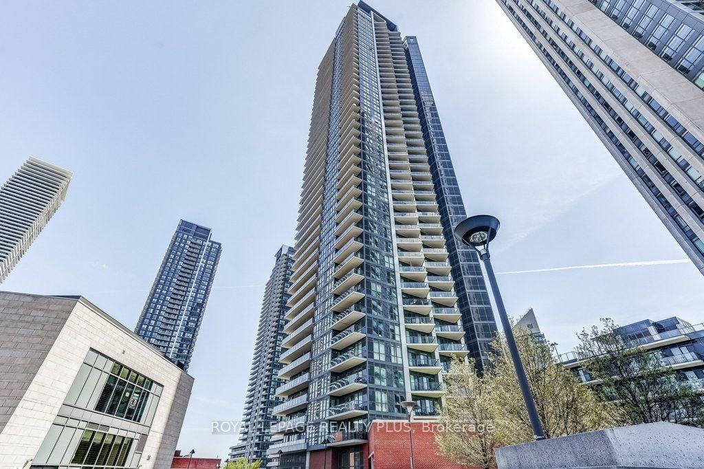 10 Park Lawn Road 524 #524 — photo 1