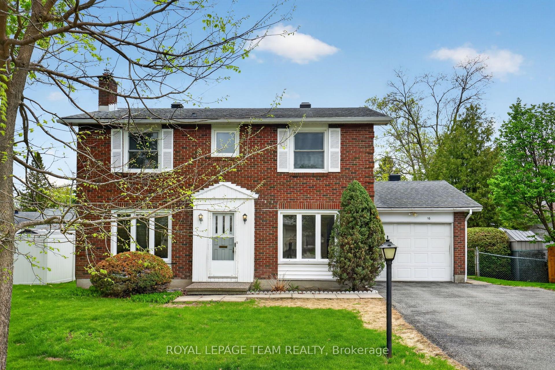 16 Parkglen Drive — photo 1