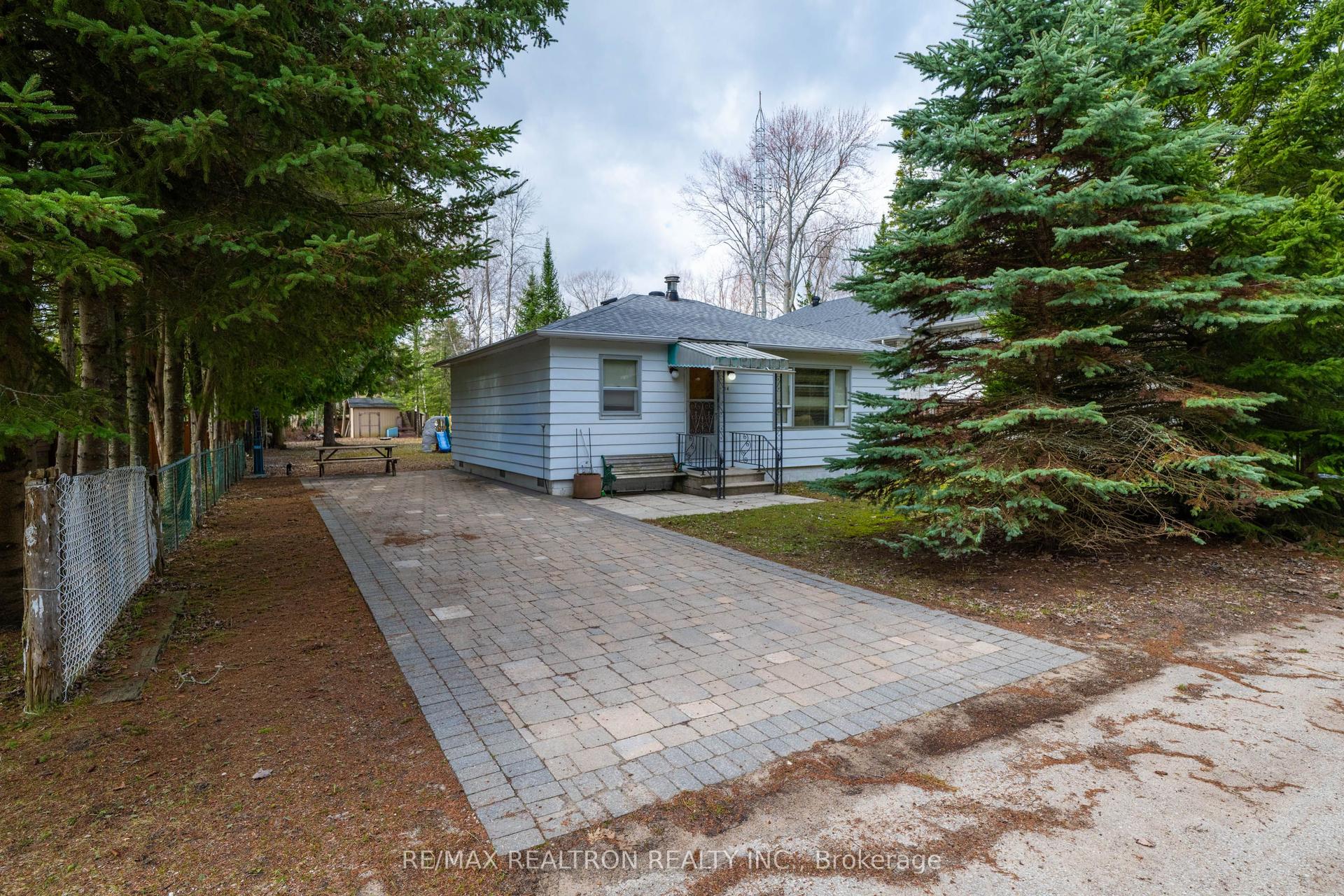 84 34TH Street North Street — photo 1