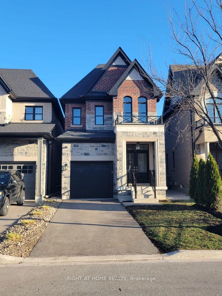 214 Cranbrook Crescent — photo 1