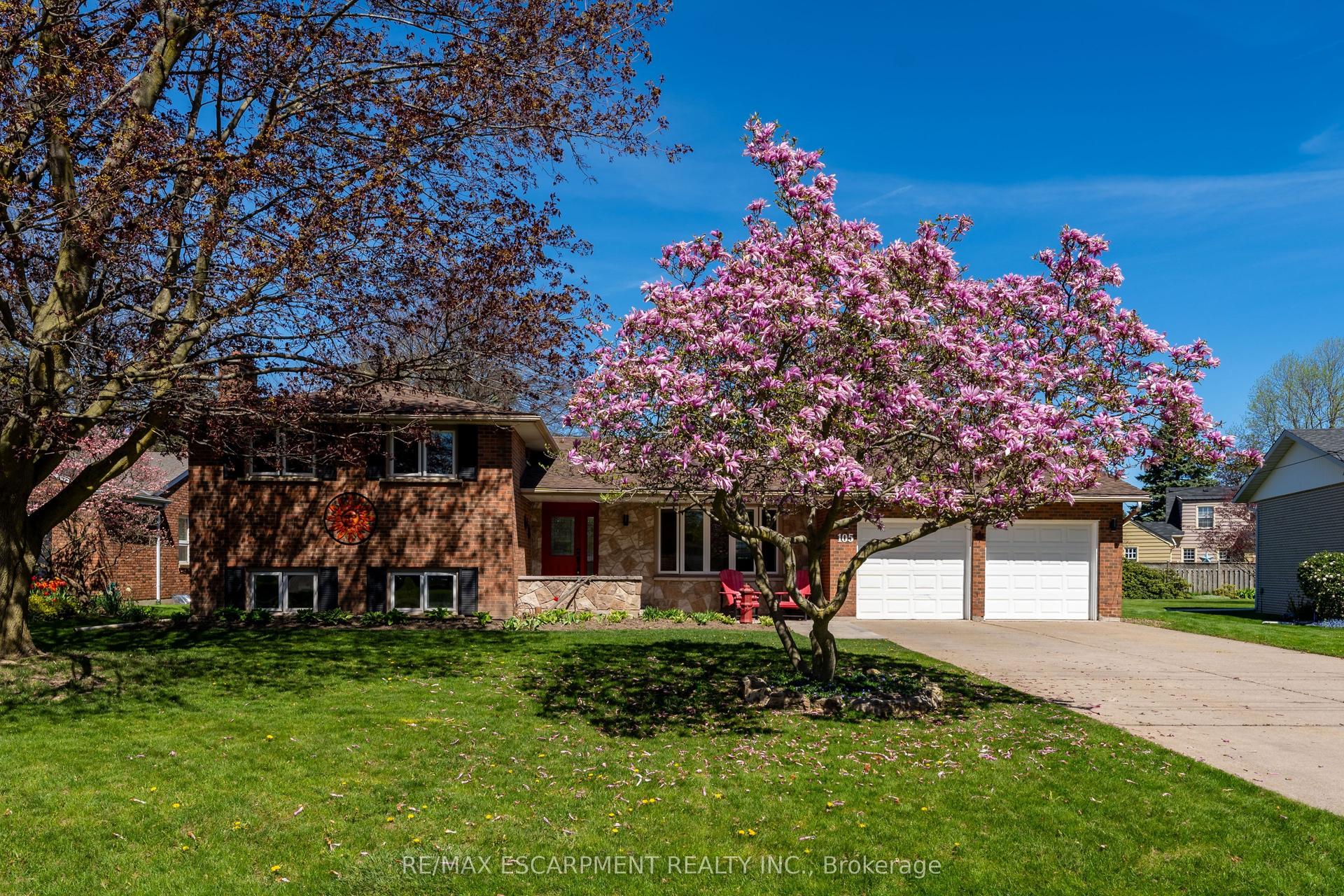 105 DALEVIEW Drive — photo 1
