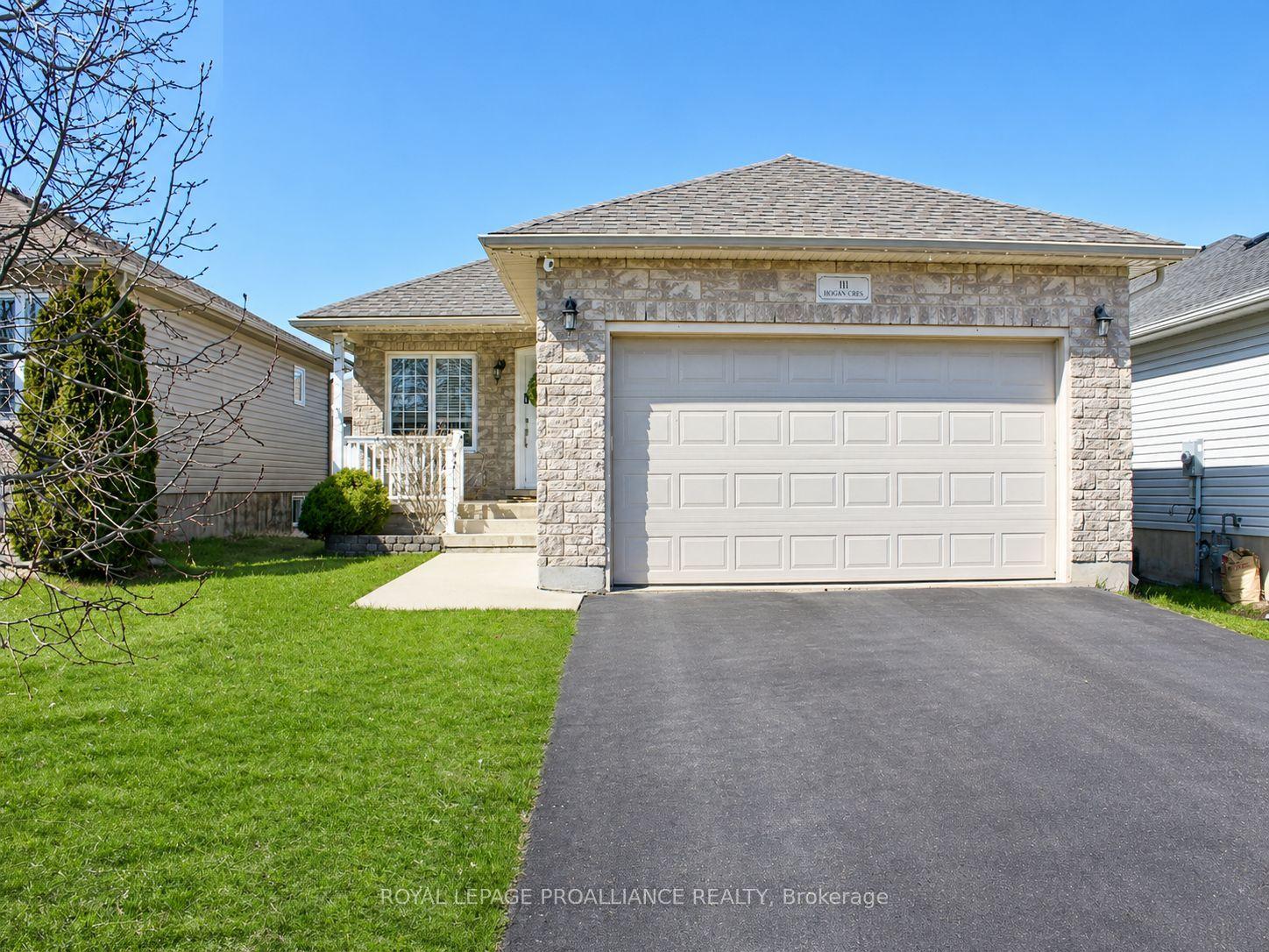 111 Hogan Crescent — photo 1
