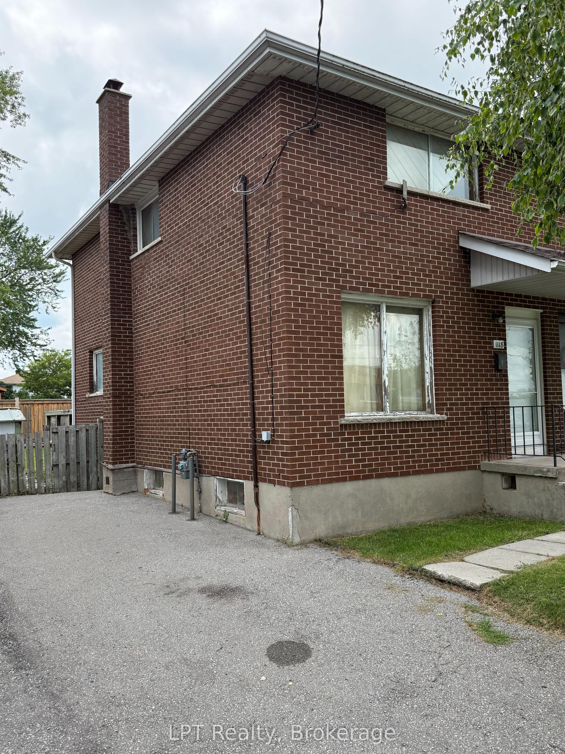1118 Cedar Street S, Oshawa — Semi-Detached for sale, photo 1