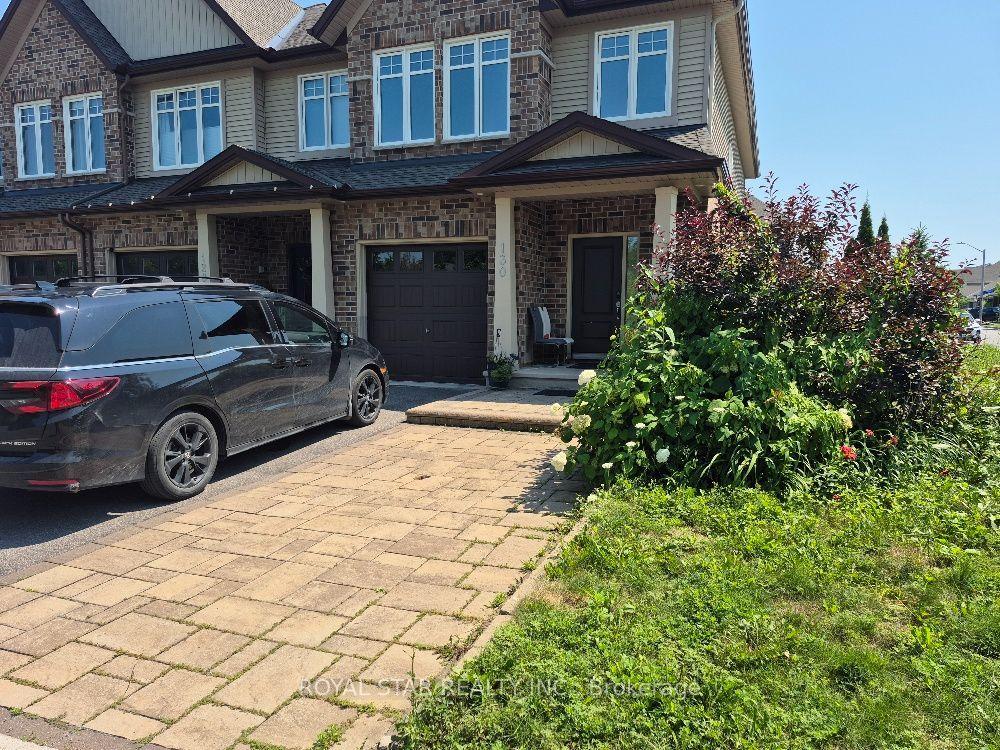 130 Helen Rapp Way S, Blossom Park - Airport and Area — Townhouse for lease, photo 1