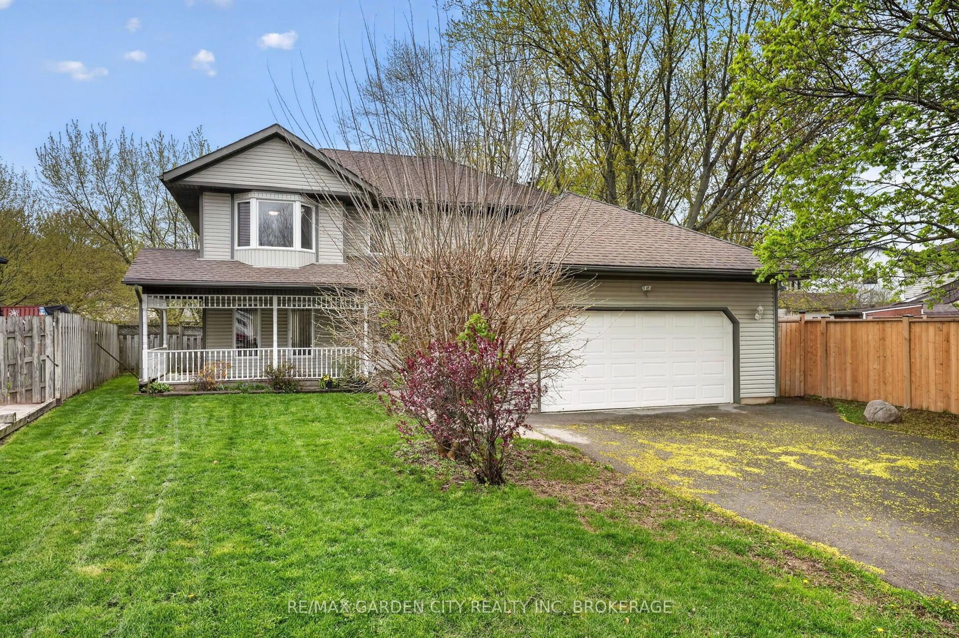 8 Christina Court — photo 1