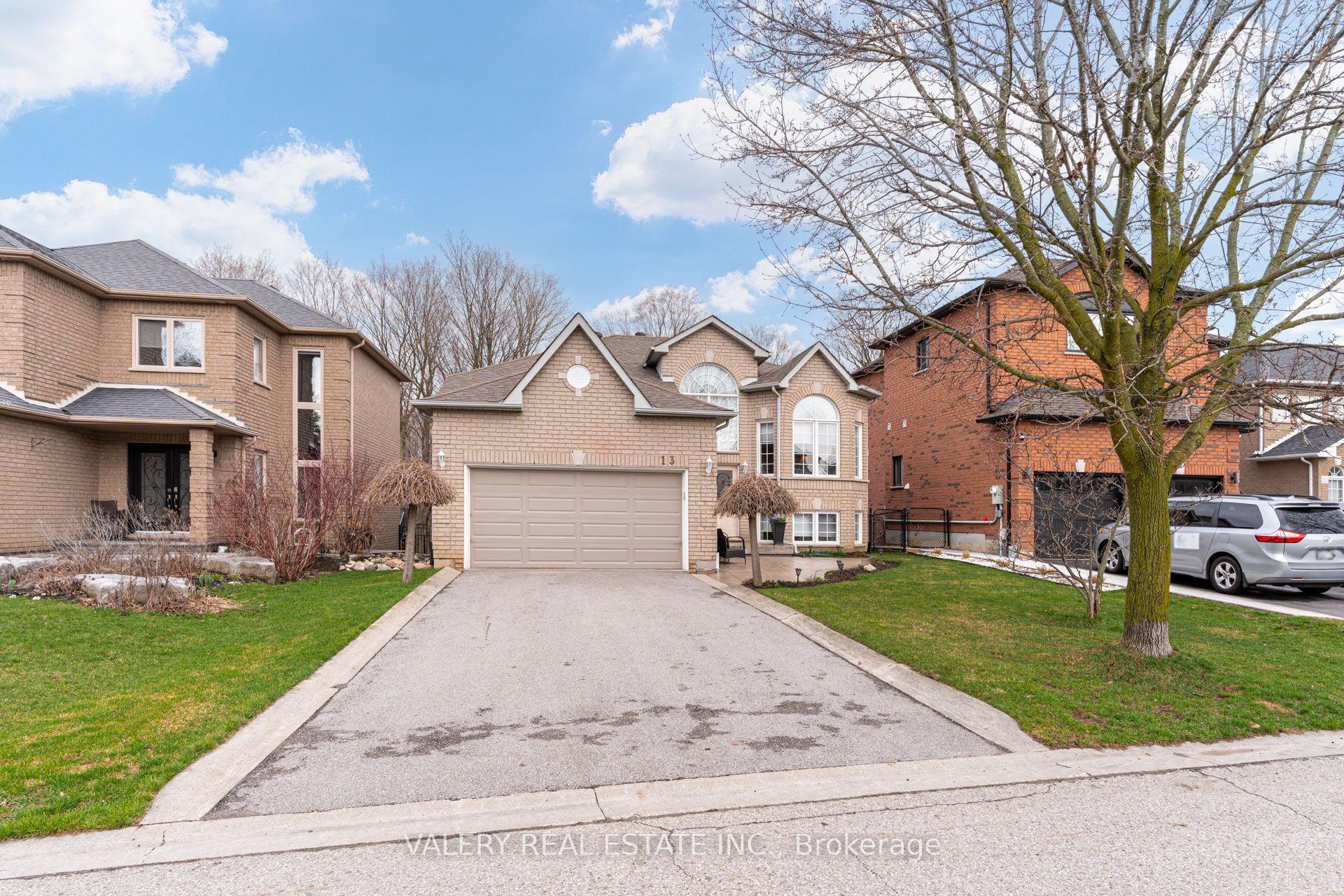 13 Blueberry Hill Court — photo 1