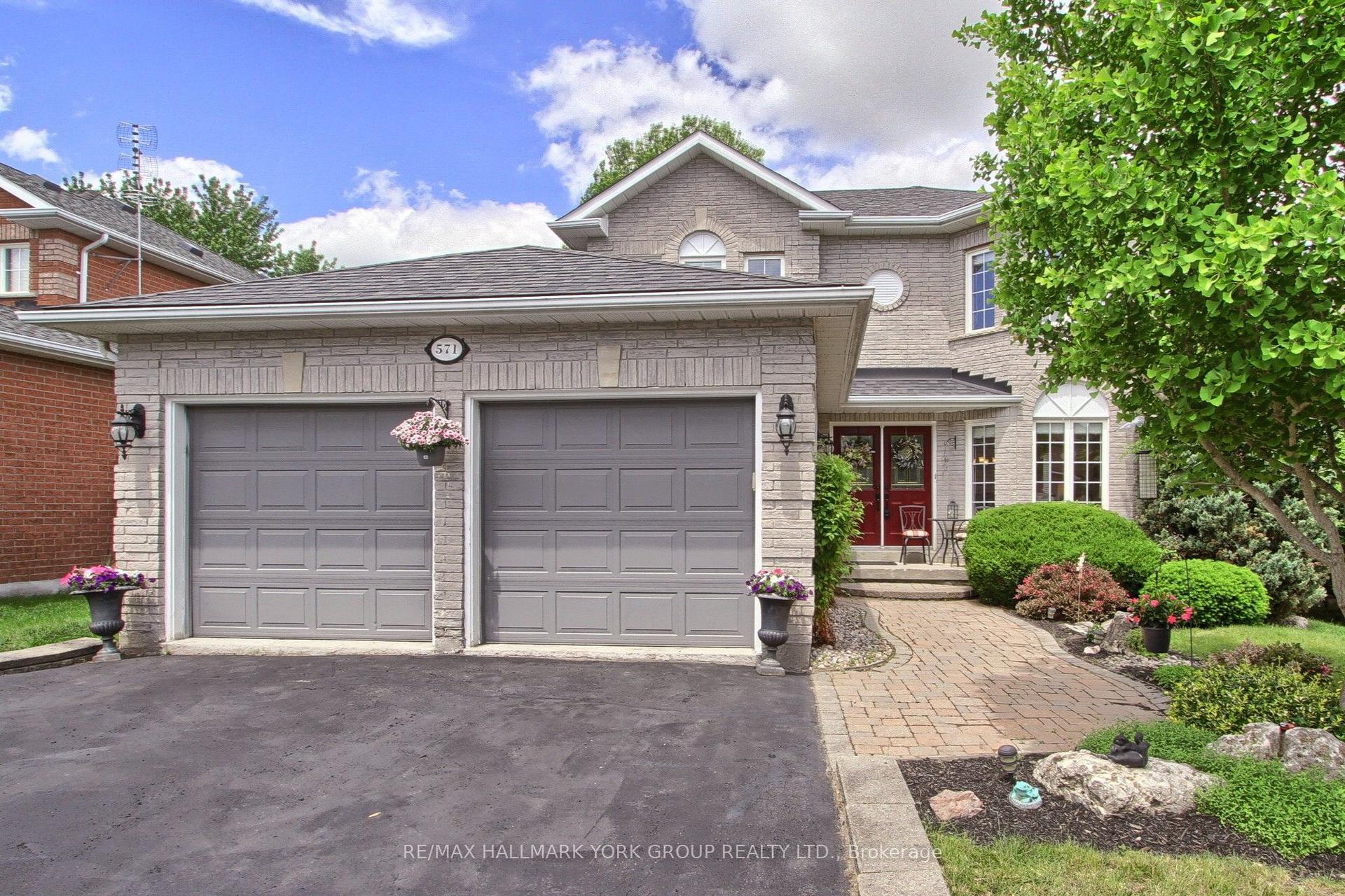 571 Goodyear Crescent — photo 1