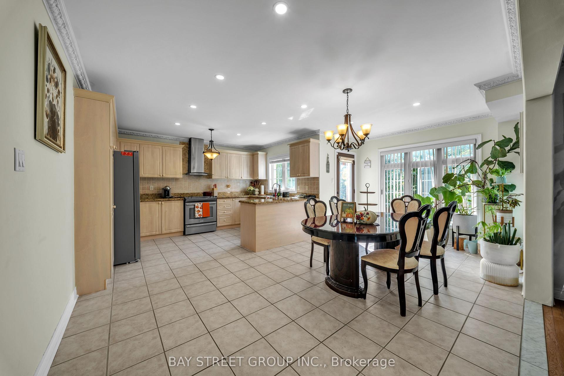 384 Spruce Grove Crescent, Newmarket — Detached for lease, photo 1