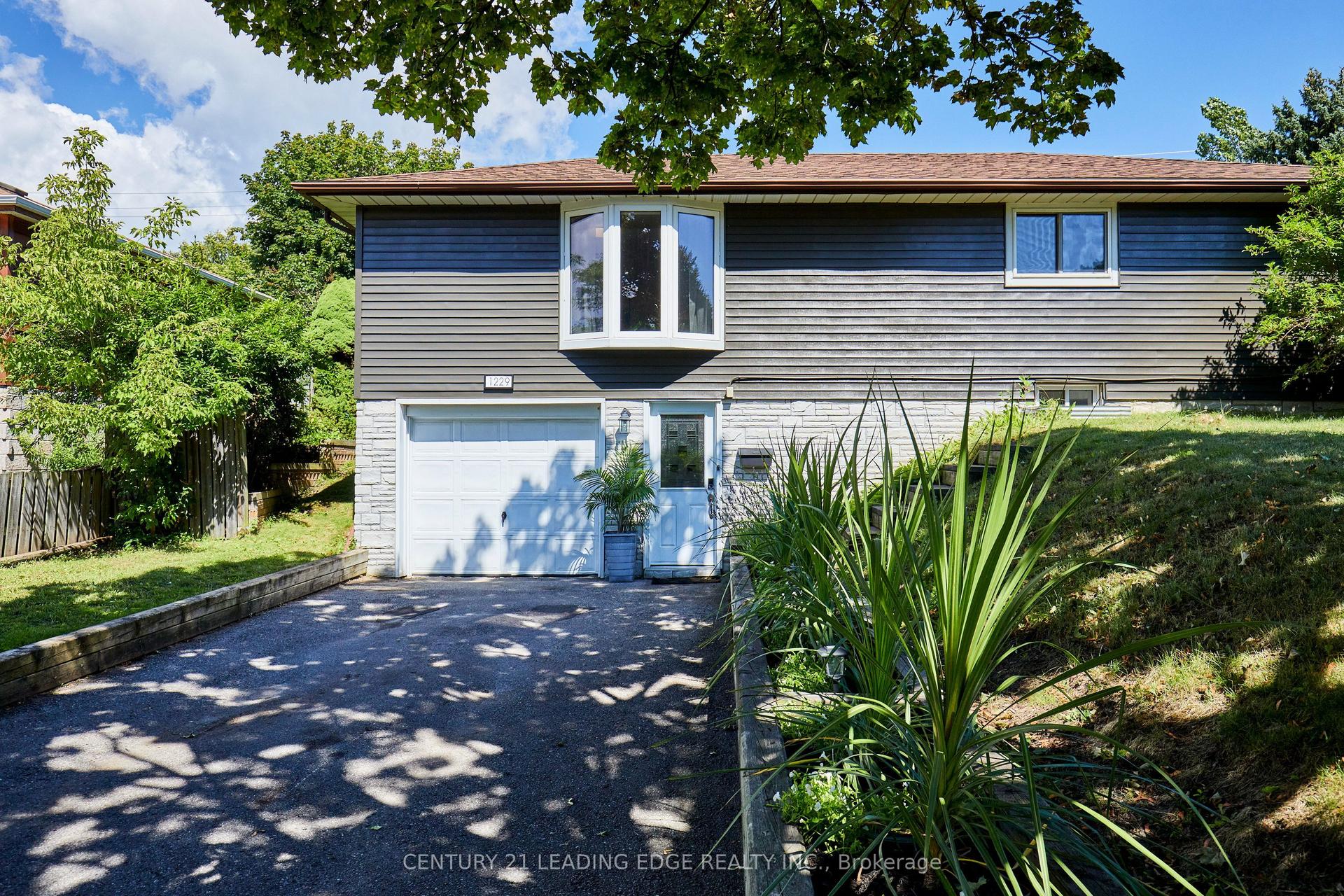 1229 Norman Court, Oshawa — Detached for sale, photo 1