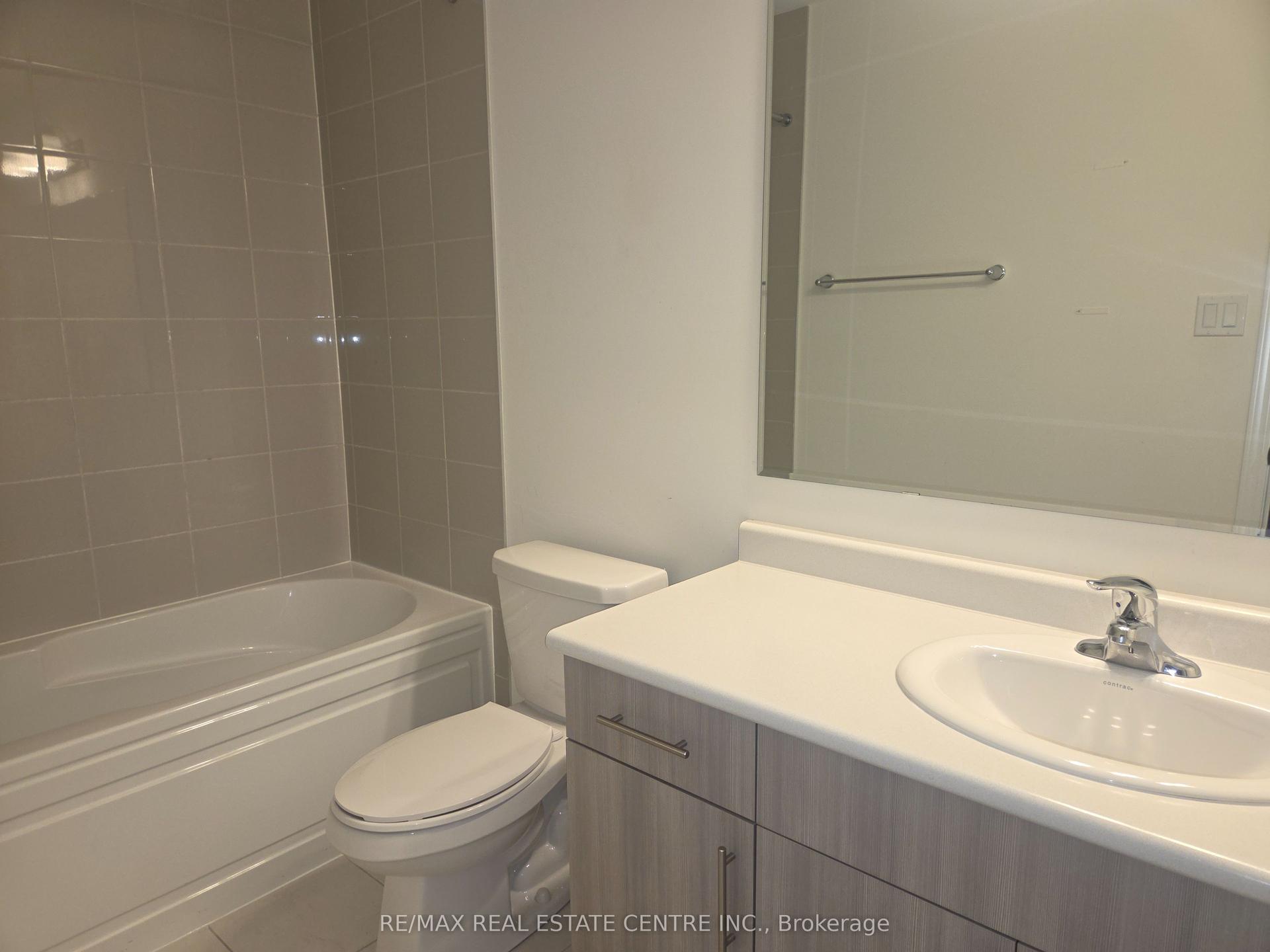 975 whitlock Avenue, Milton — Townhouse for lease, photo 1