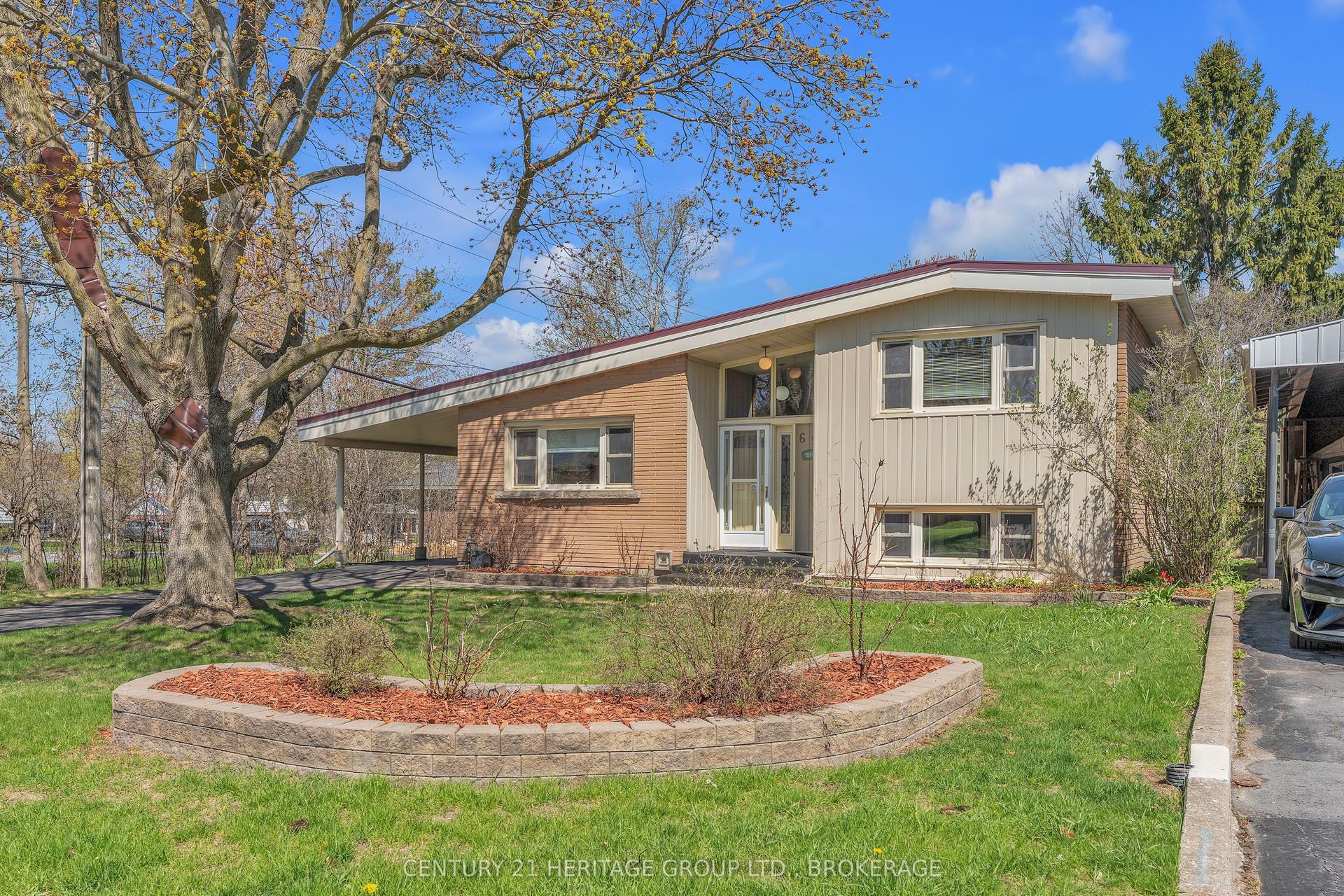 69 Campbell Crescent — photo 1