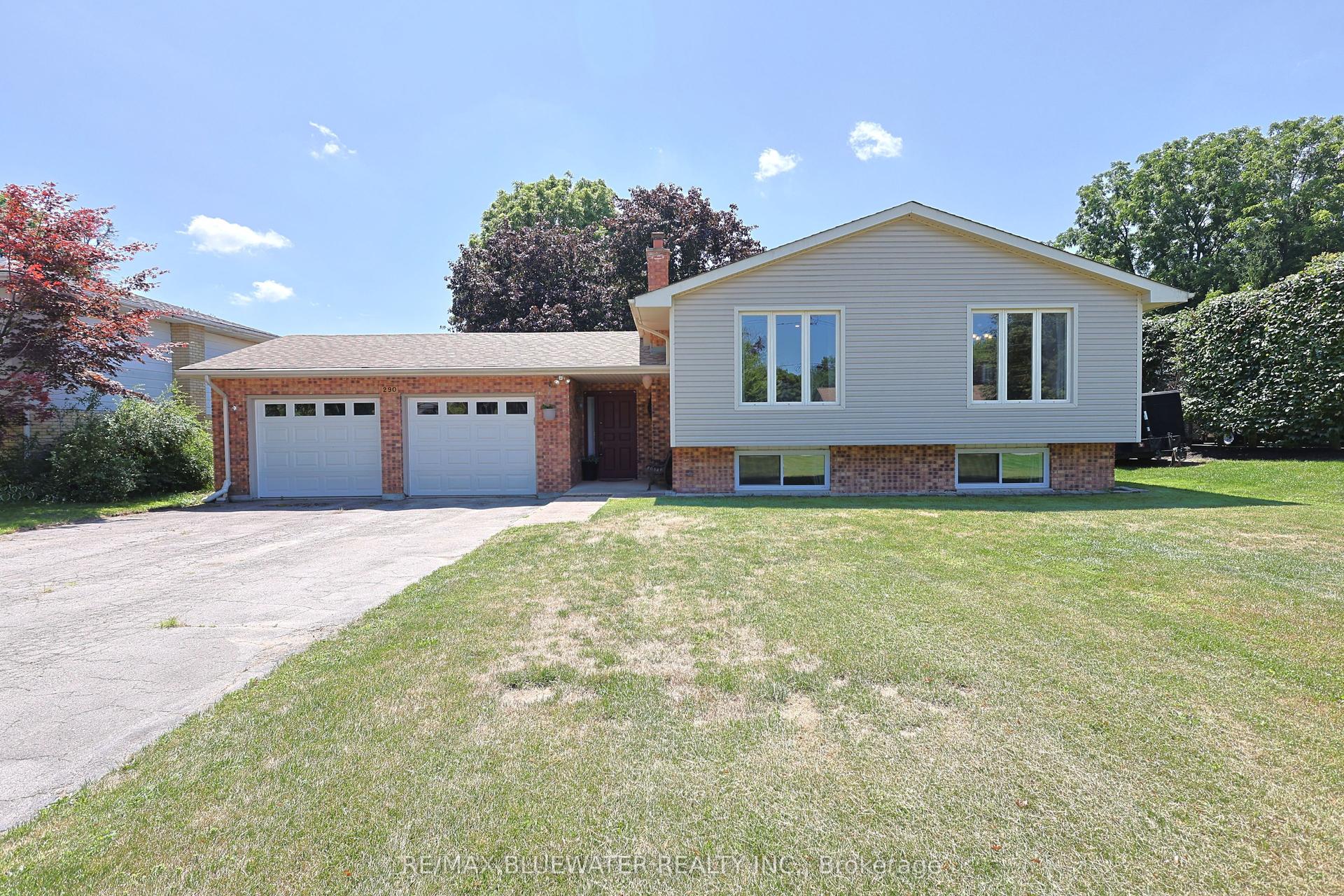 290 Anna Street, North Middlesex — Detached for sale, photo 1