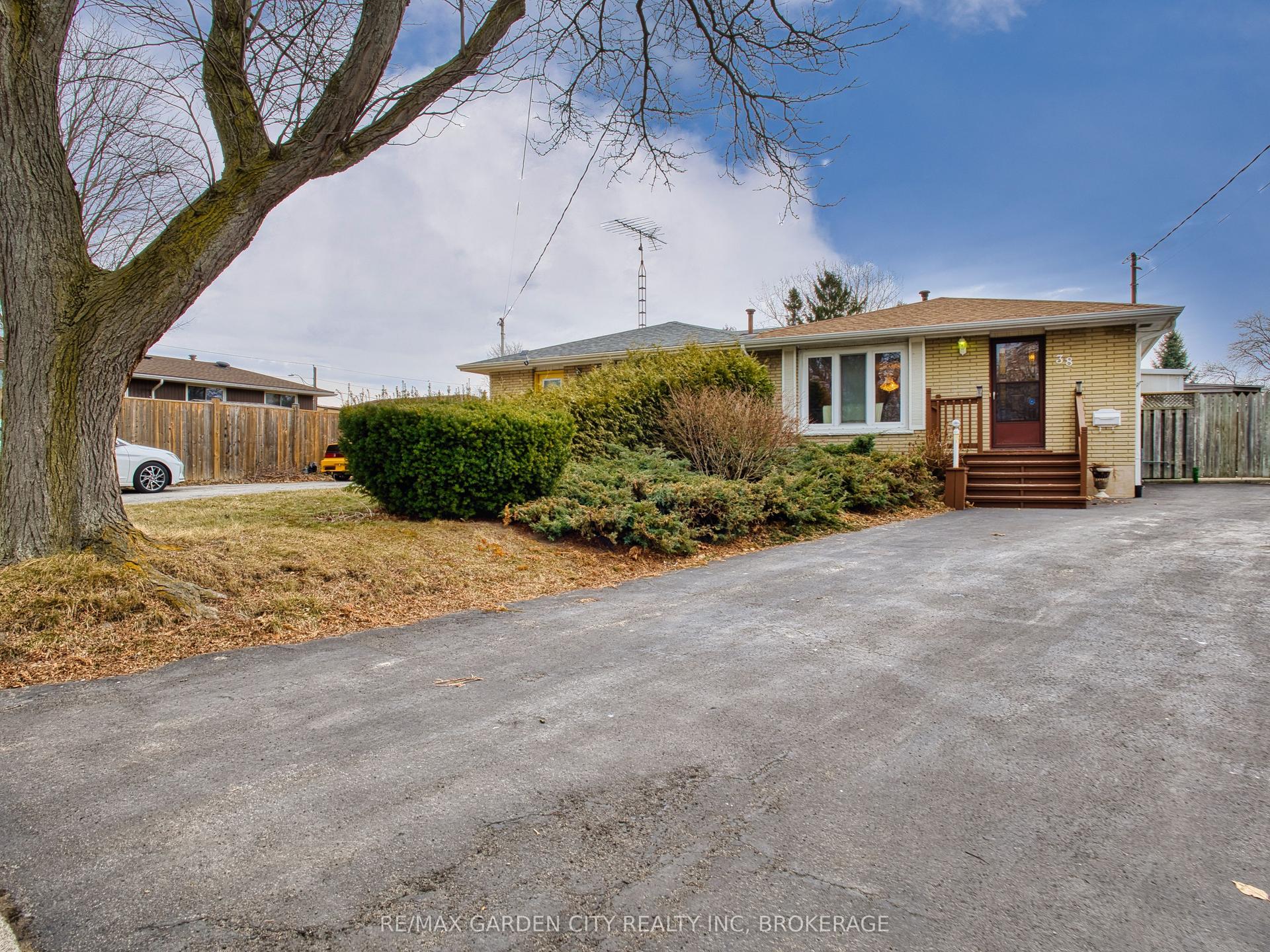 38 Cypress Street Lower #Lower — photo 1