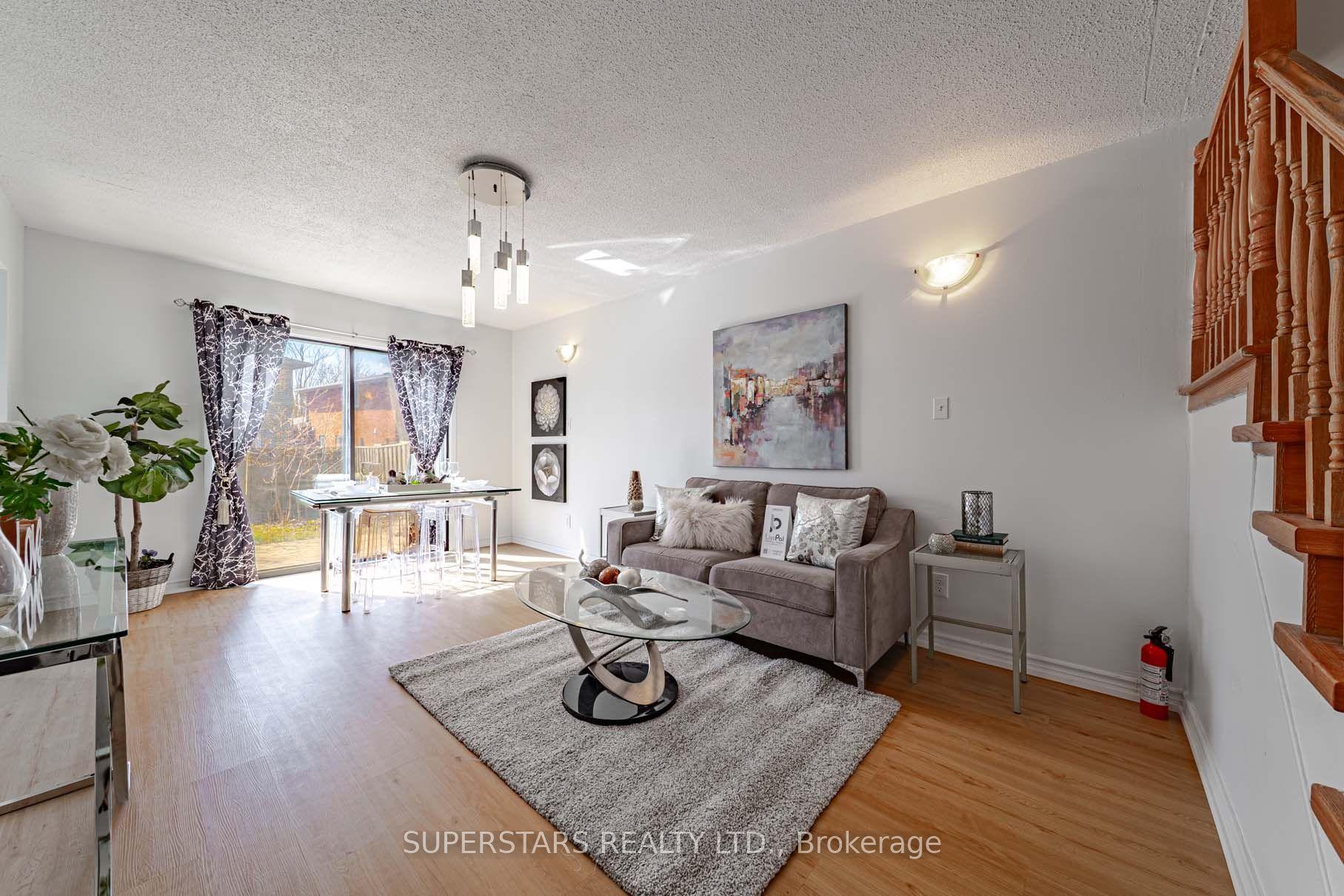 135 Appleby Crescent — photo 1