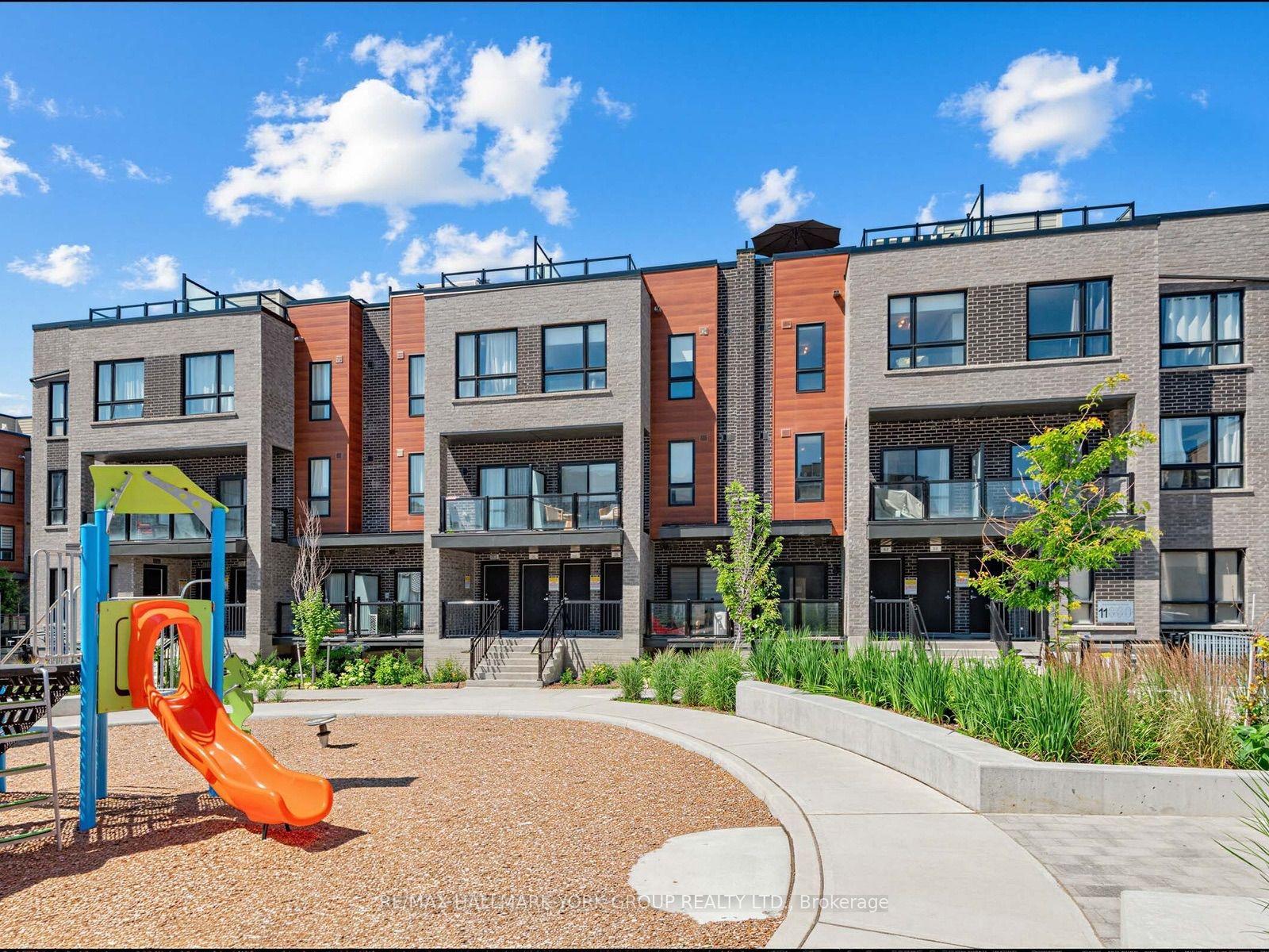 11 Lytham Green Circle Suite 18 #Suite 18, Newmarket — Condo Town for sale, photo 1