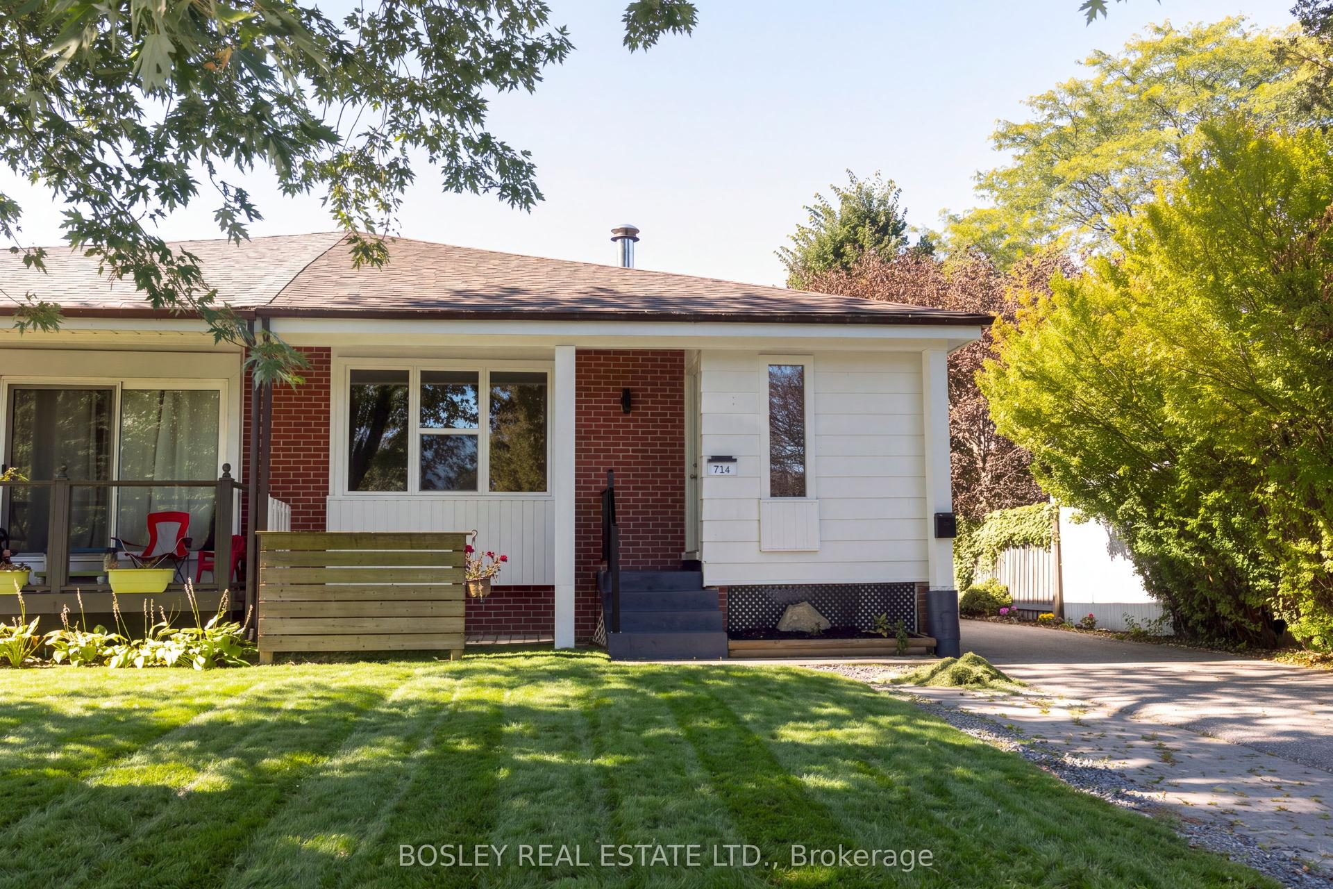 714 Lublin Avenue Main #Main, Pickering — Semi-Detached for lease, photo 1