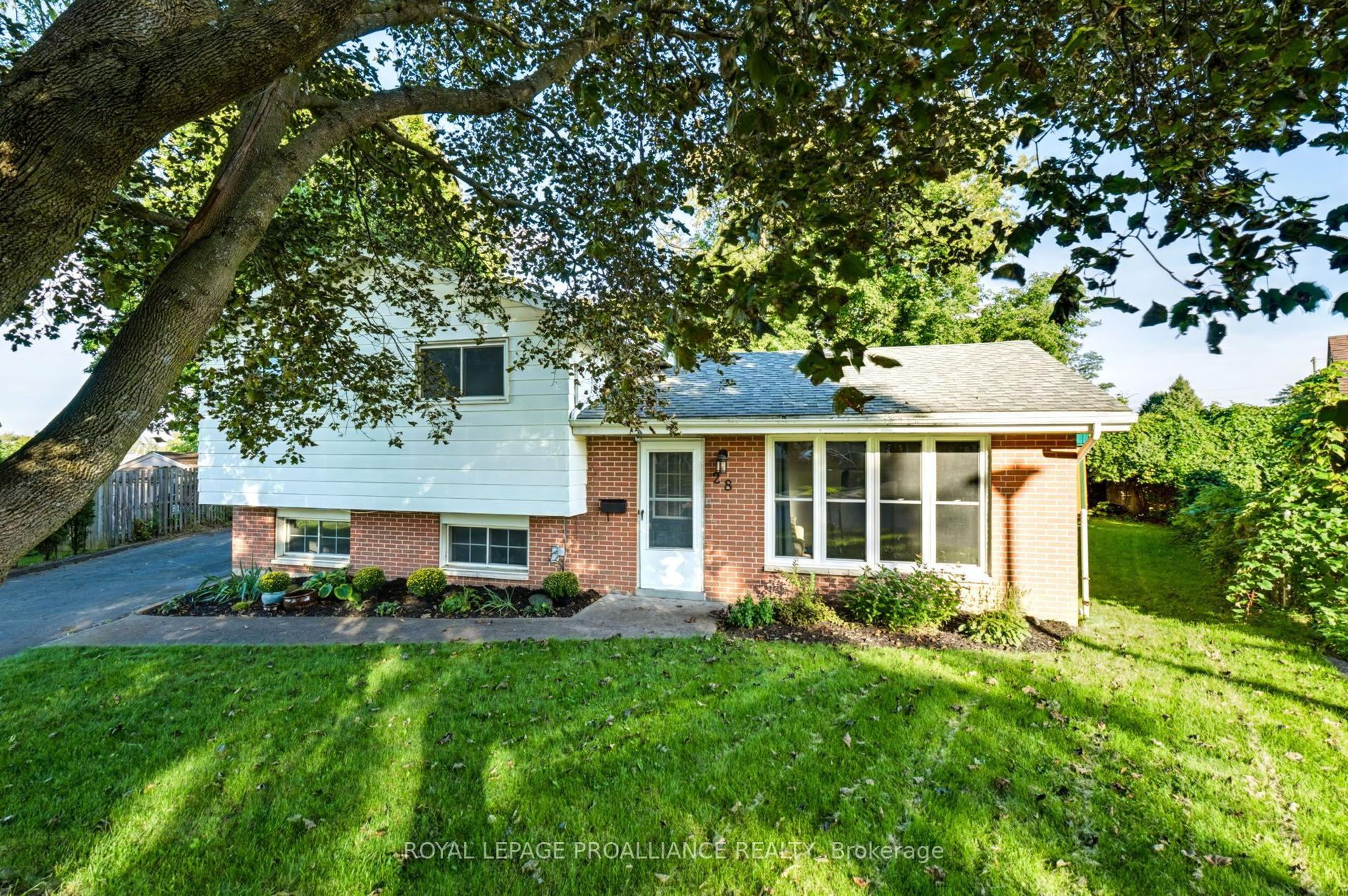 28 Massey Place, Brockville — Detached for sale, photo 1