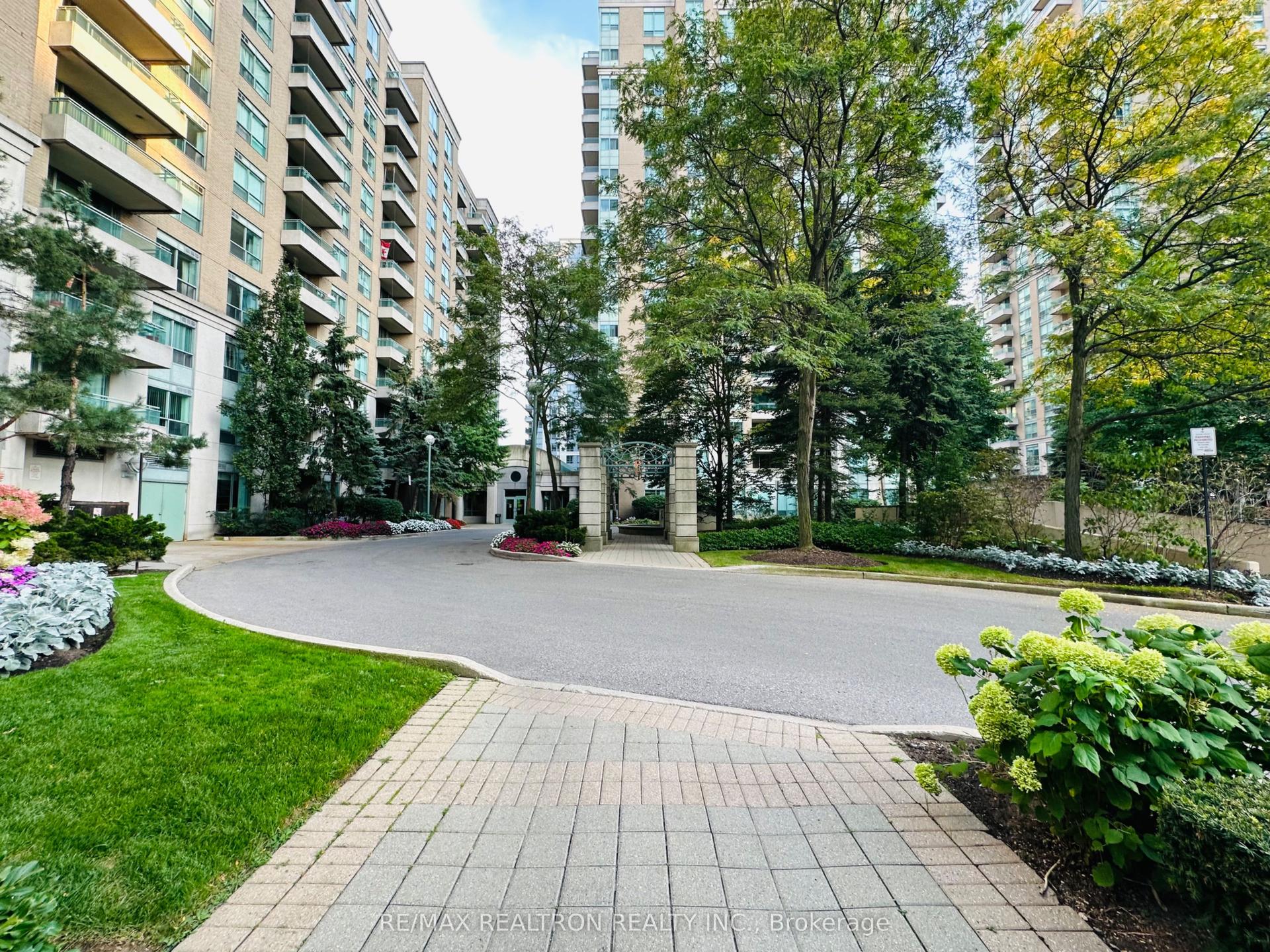 29 Pemberton Avenue 1209 #1209 — photo 1