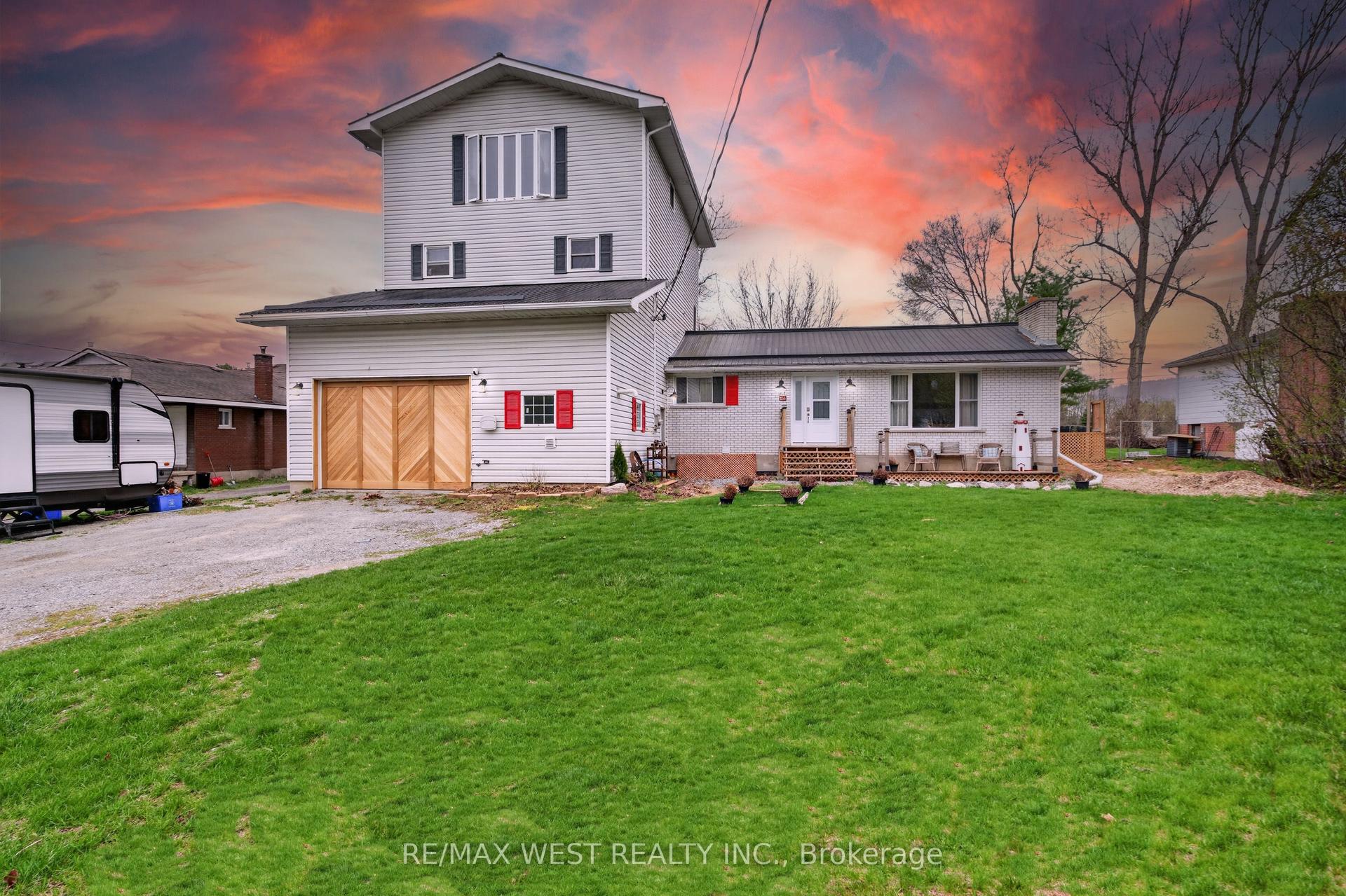 5571 Perth Road Crescent — photo 1