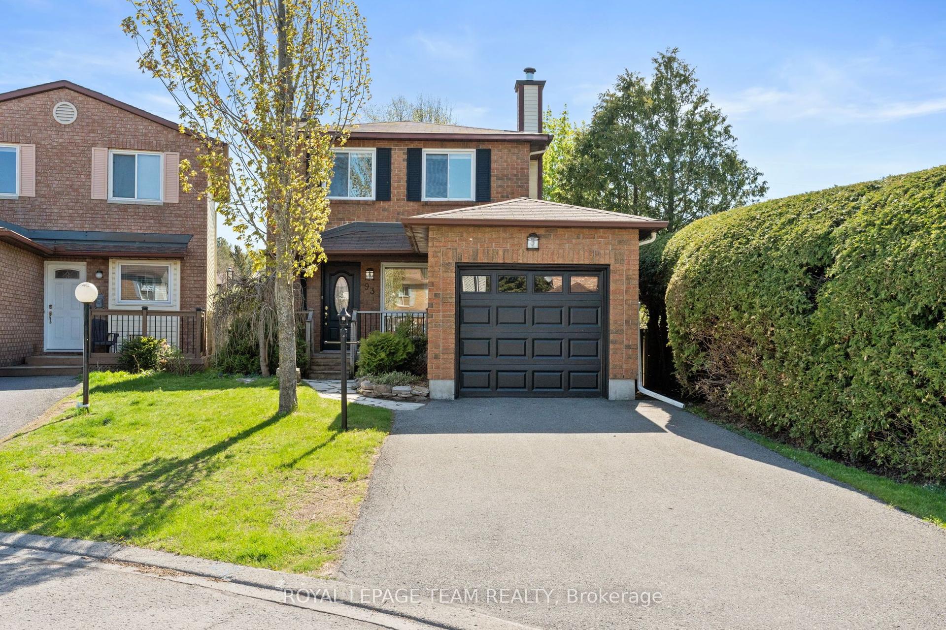 93 Hewitt Way — photo 1