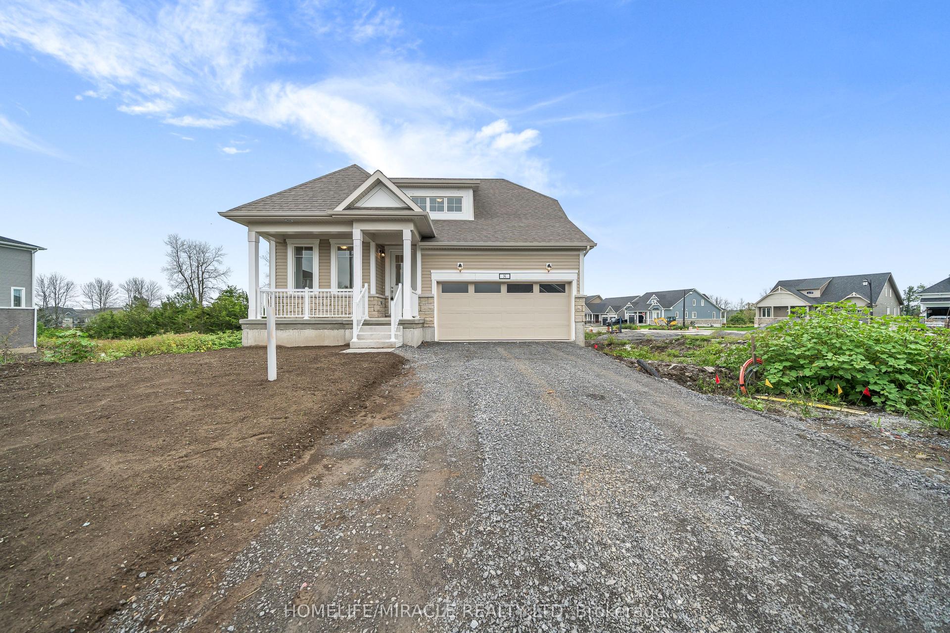 8 Royal Oak Crescent, Loyalist — Detached for lease, photo 1
