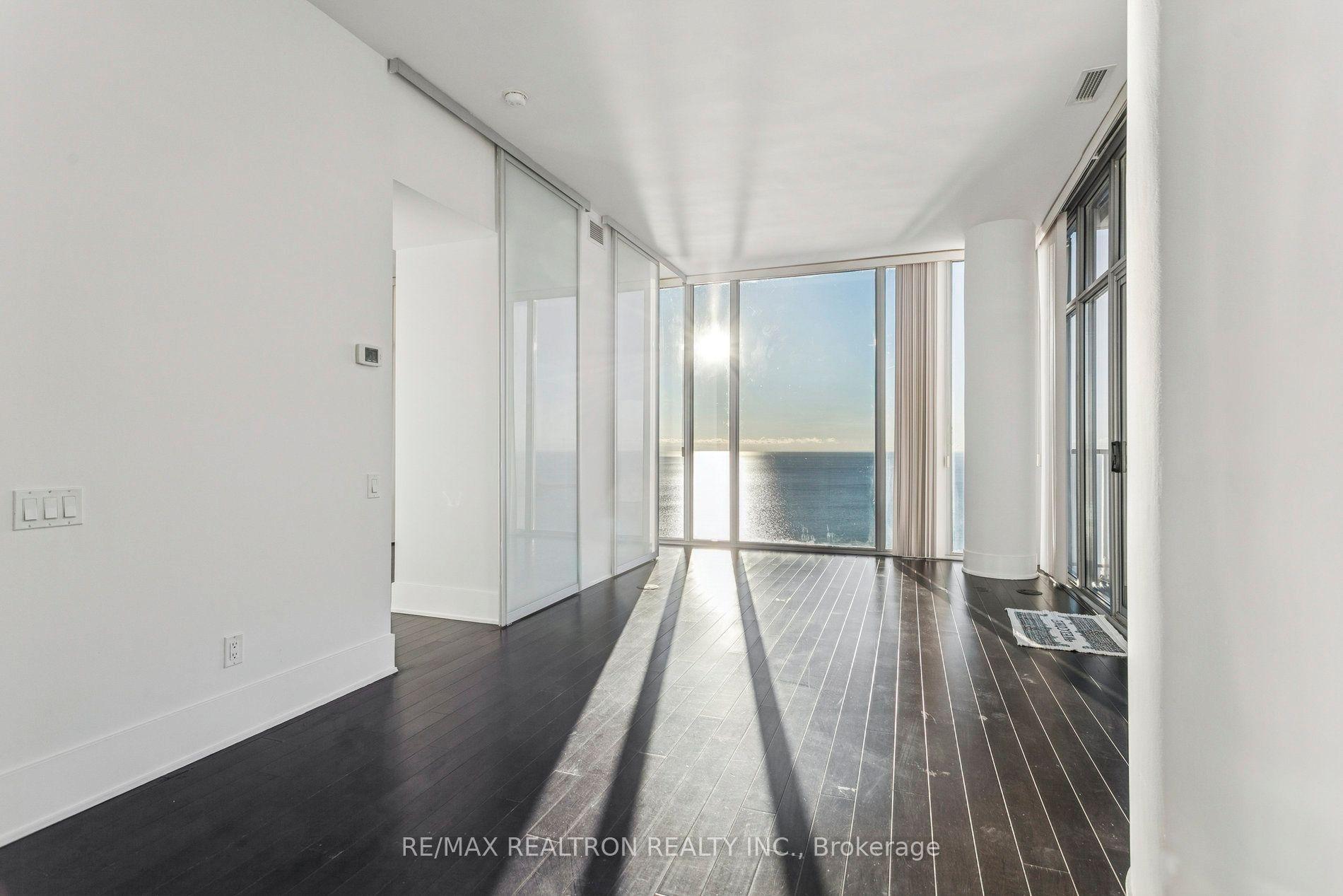 103 The Queensway N/A 2805 #2805 — photo 1