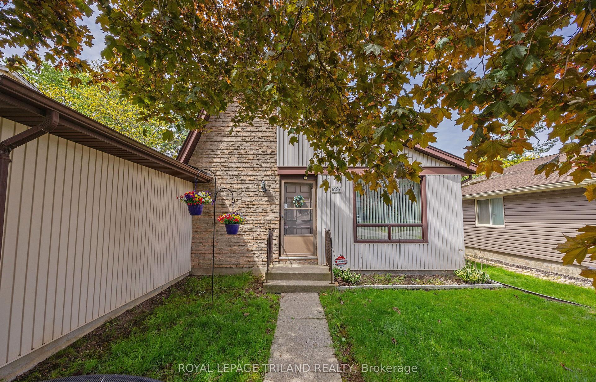 1697 Aldersbrook Road — photo 1
