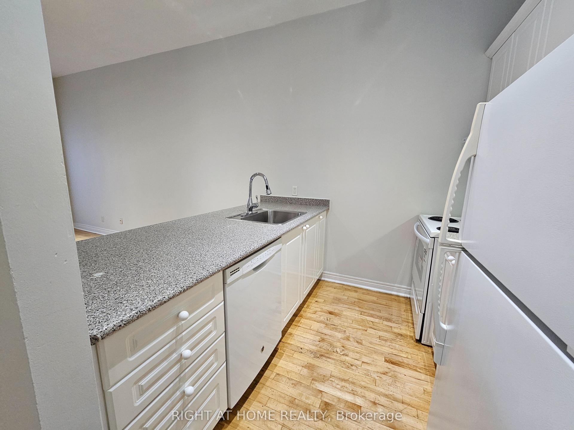 524 Yonge Street 207 #207, Toronto — Multiplex for lease, photo 1
