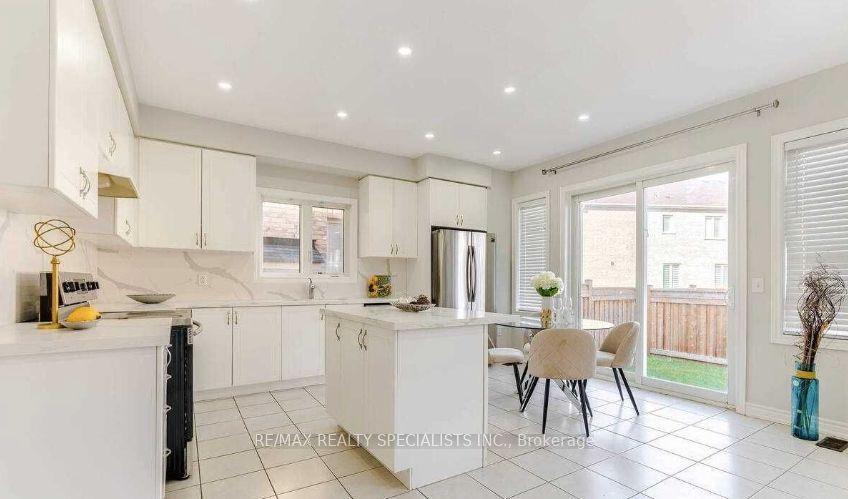 1479 Chretien Street, Milton — Semi-Detached for lease, photo 1