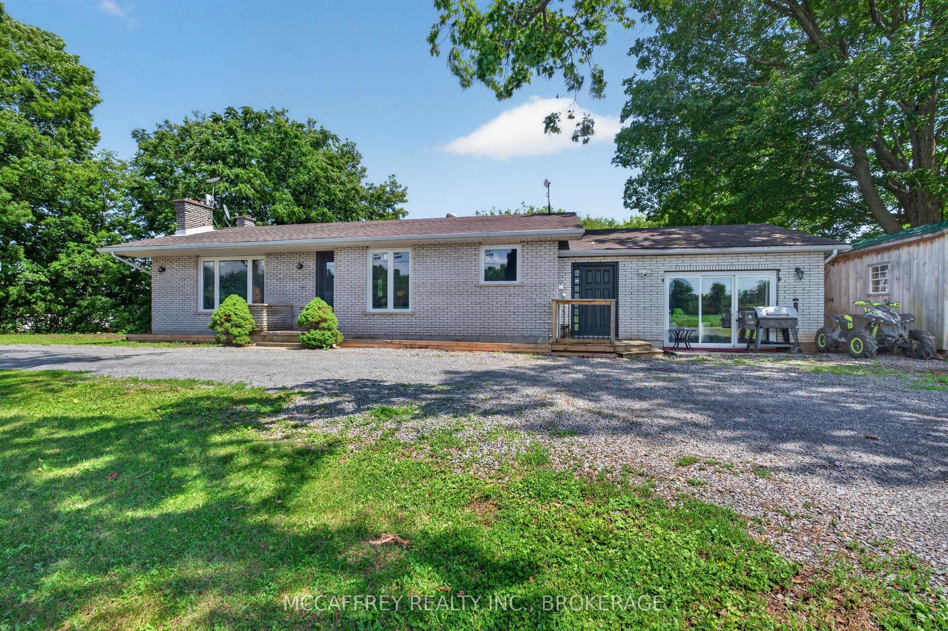1692 Sharpe Road, Loyalist — Detached for sale, photo 1