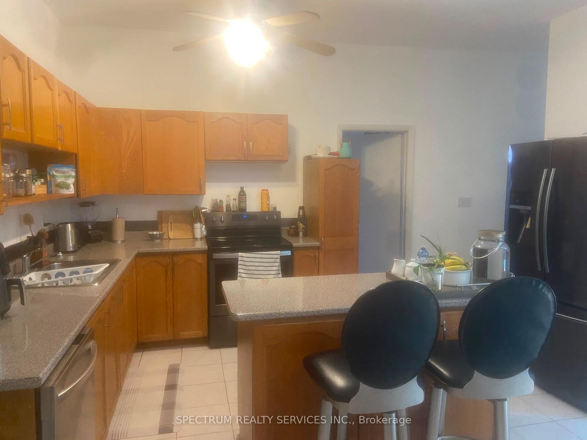 3126 Dundas Street W Rear Main Floor Loft #Rear Main Floor Loft, Toronto — Detached for lease, photo 1