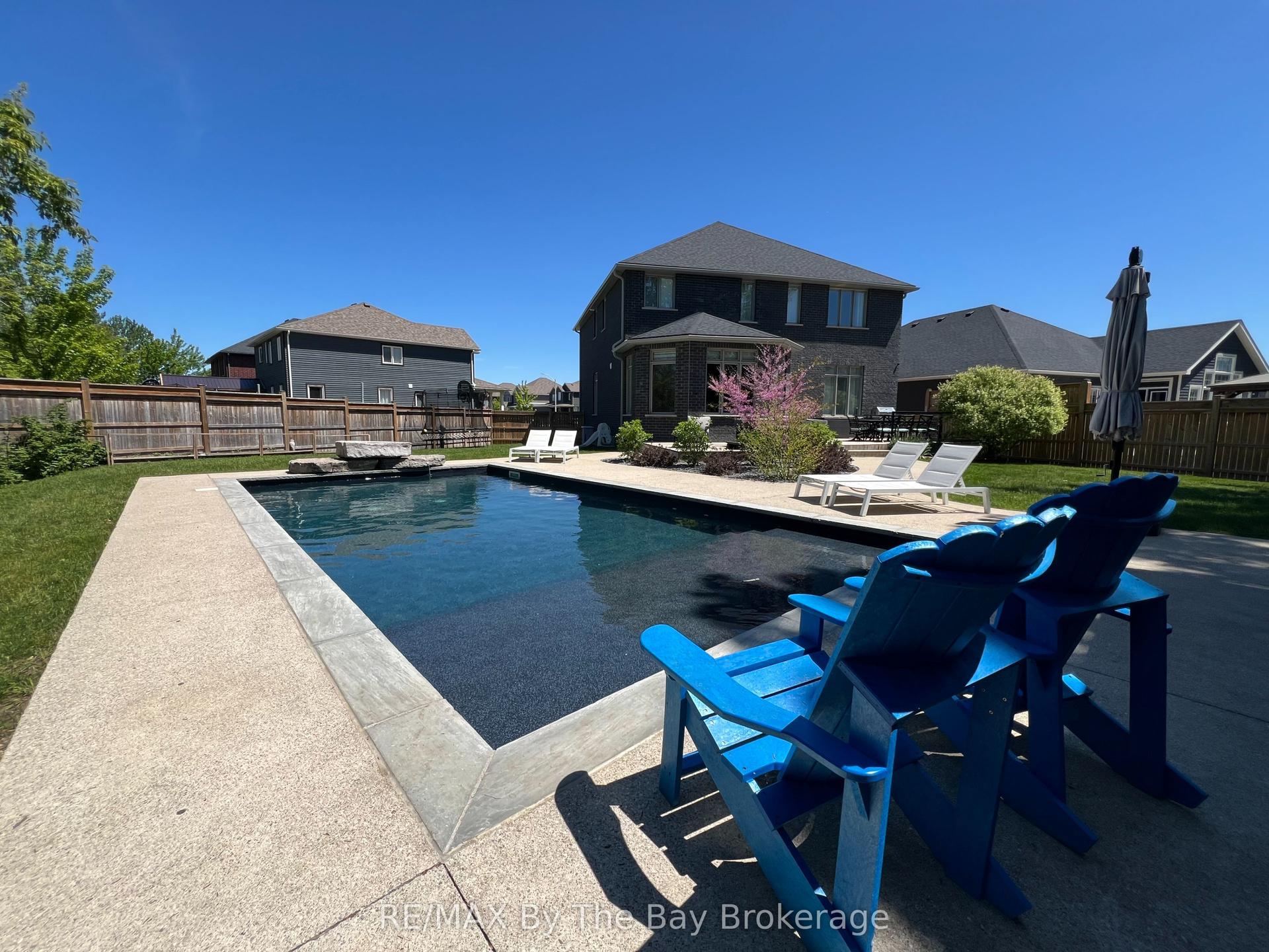 39 Gilpin Crescent — photo 1