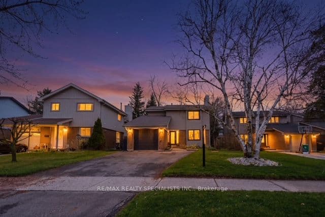 4270 Jefton Crescent — photo 1