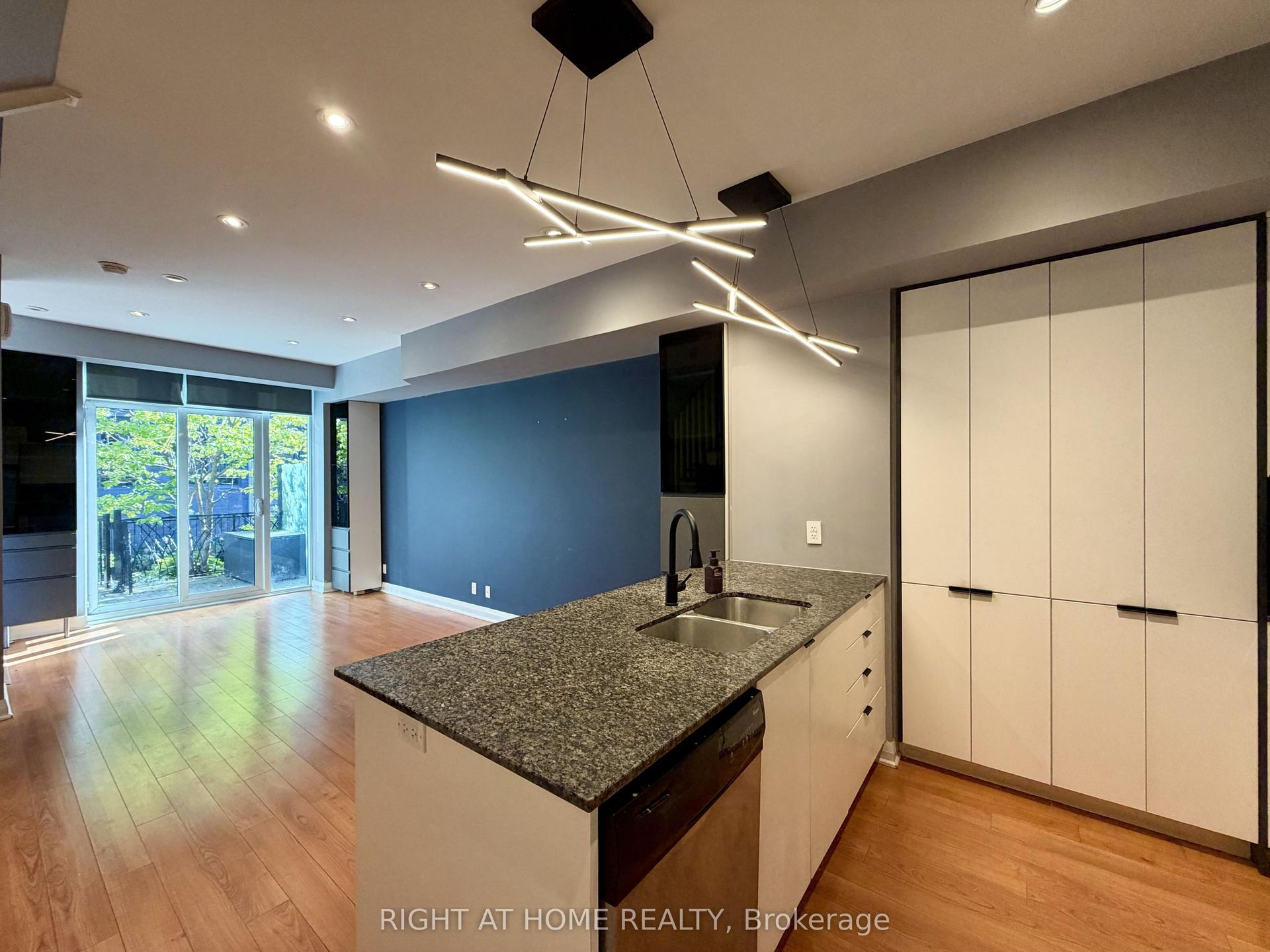 15 Valhalla Inn Road TH 1 #TH 1, Toronto — Condo for lease, photo 1