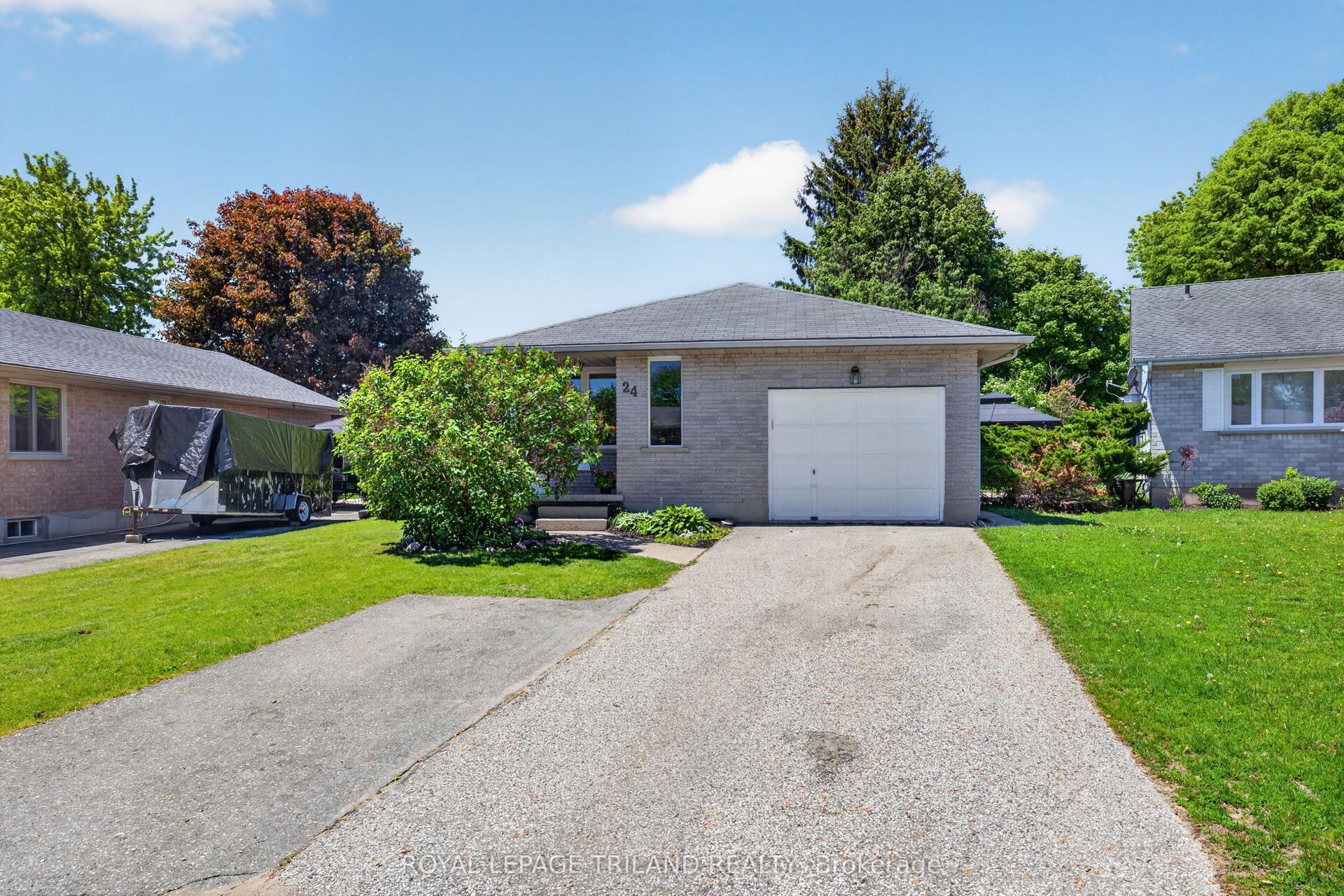 24 Farmington Avenue — photo 1