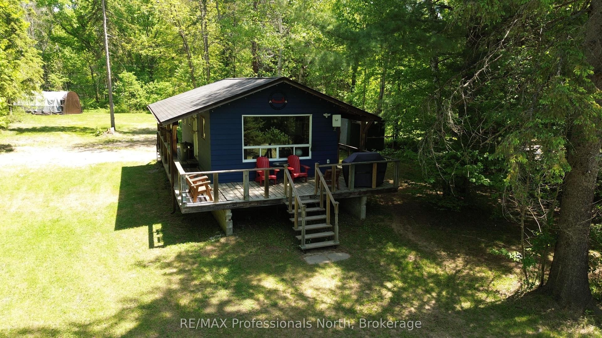 38 ROBERT Road W — photo 1