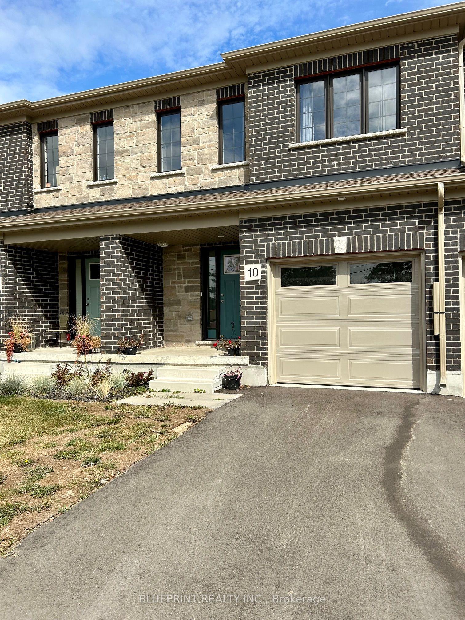10 GOLDIE MILL Road, North Dumfries — Townhouse for lease, photo 1