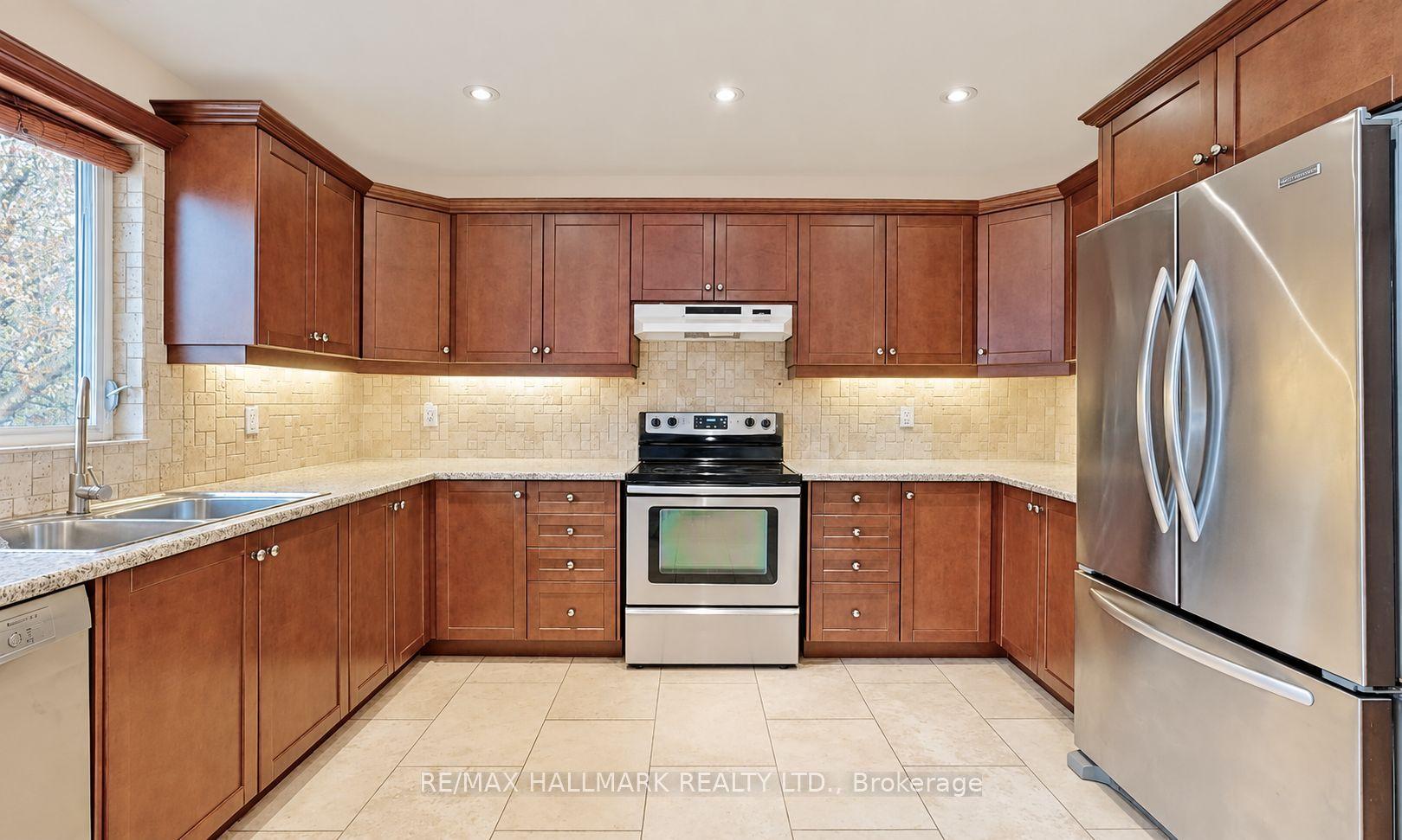 28 Lake Avenue, Richmond Hill — Detached for sale, photo 1