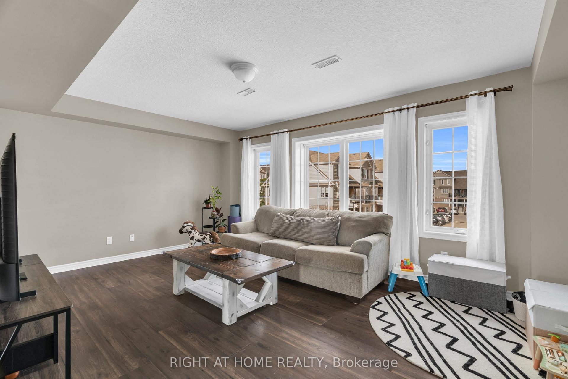 630 Woodlawn Road E B #B — photo 1