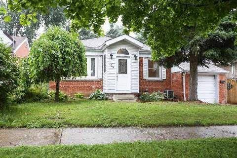 109 Poyntz Avenue N — photo 1