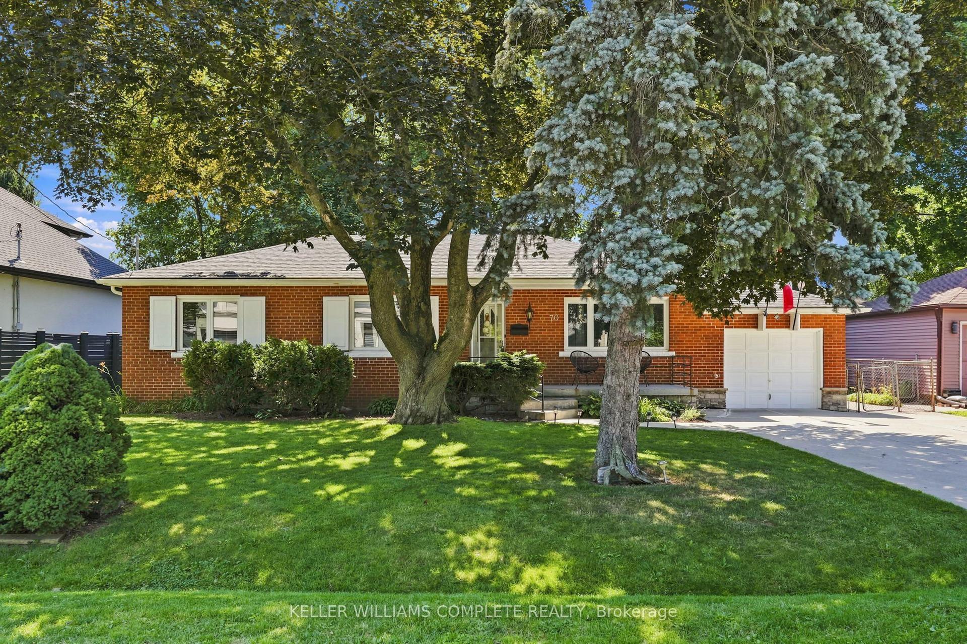 70 Floresta Court, Hamilton — Detached for sale, photo 1
