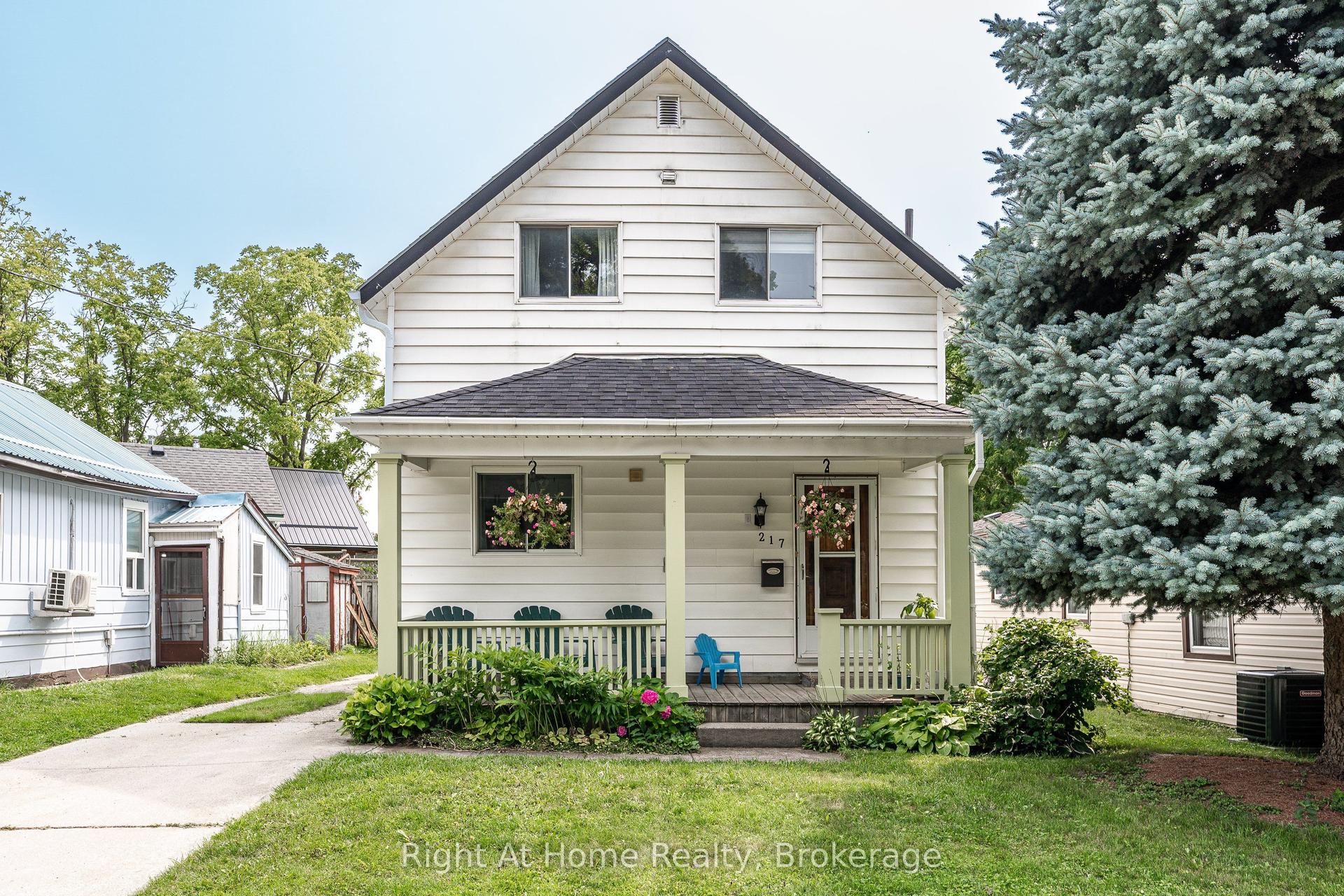 217 West Gore Street, Stratford — Detached for sale, photo 1