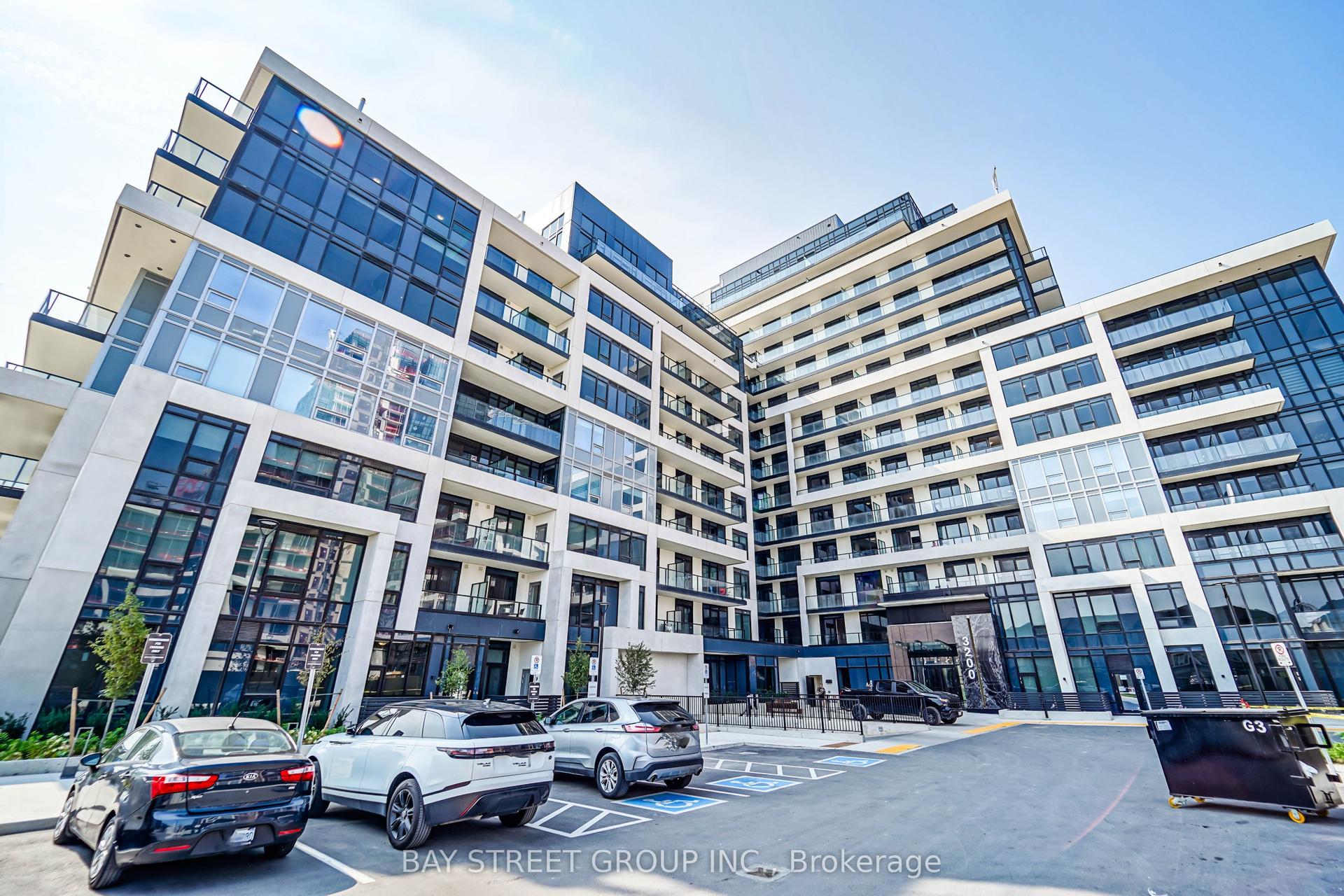 3200 William Coltson Avenue 717 #717, Oakville — Condo for lease, photo 1
