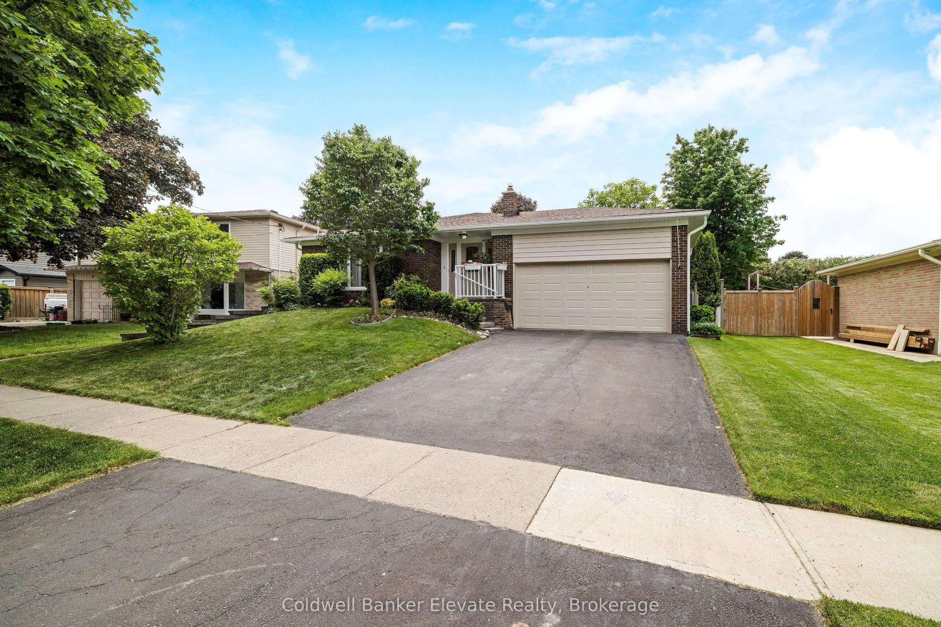 6 Metcalfe Court — photo 1
