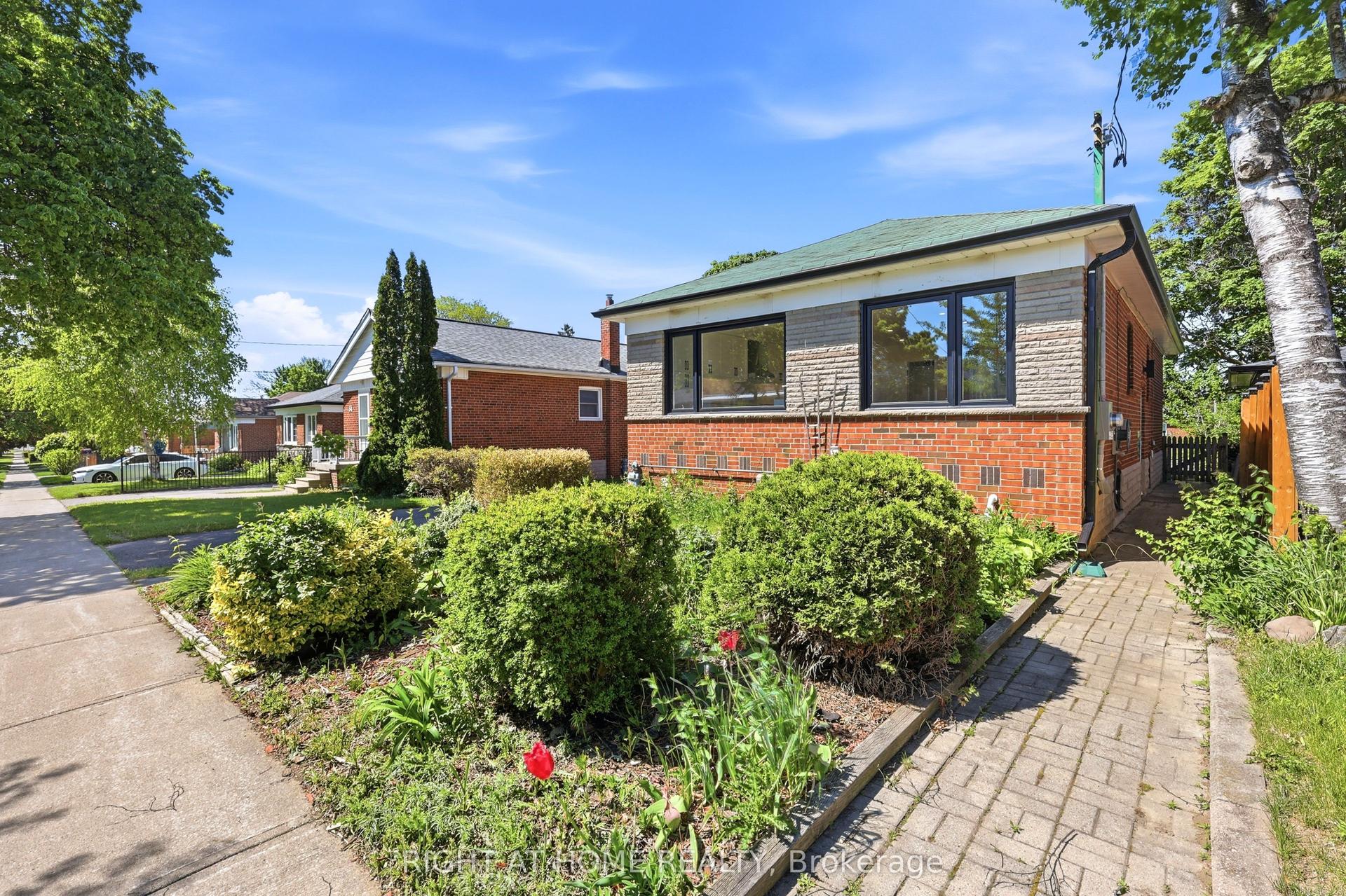 36 Vauxhall Drive — photo 1