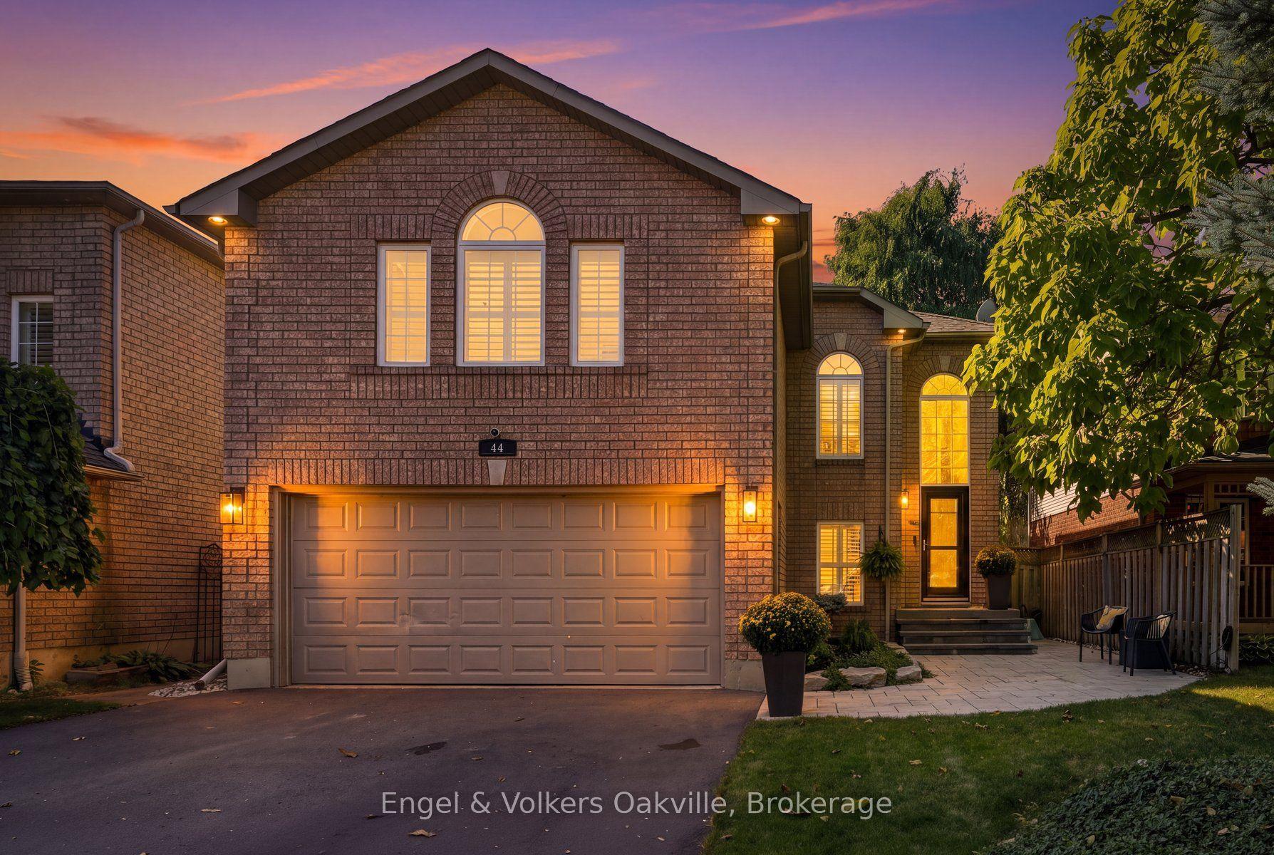44 Keewaydin Street, Hamilton — Detached for sale, photo 1