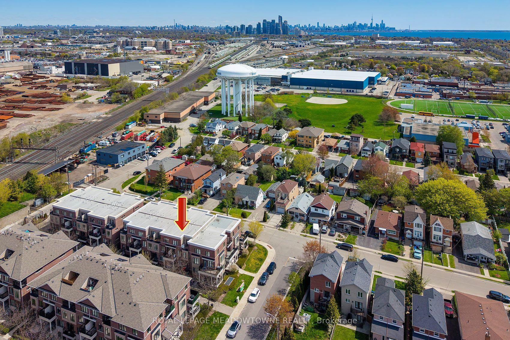 10 Carnation Avenue 19 #19, Toronto — Condo Town for sale, photo 1