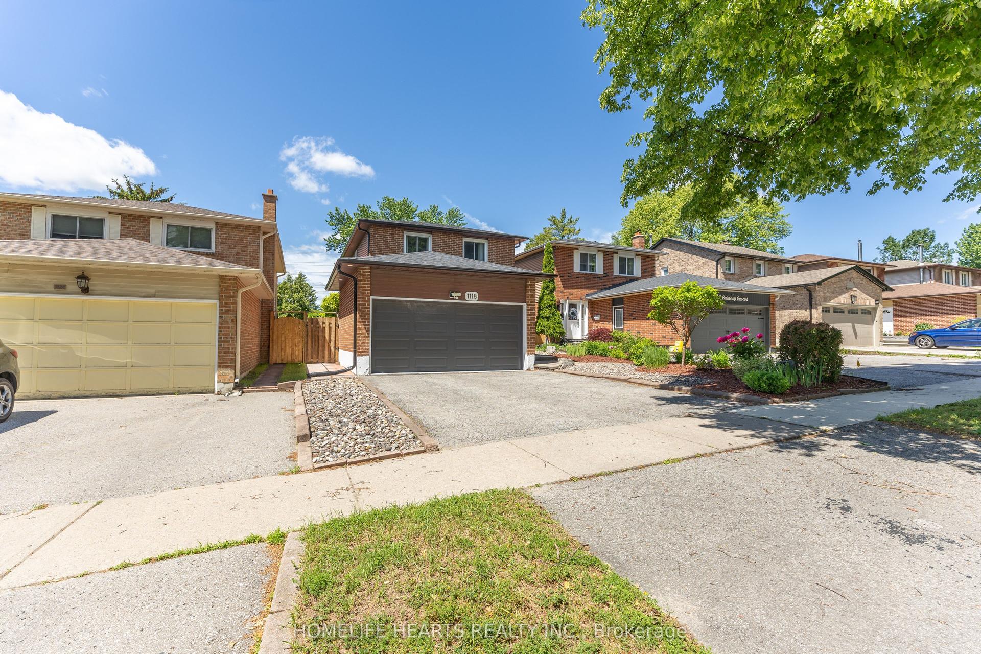 1118 Cedarcroft Crescent — photo 1
