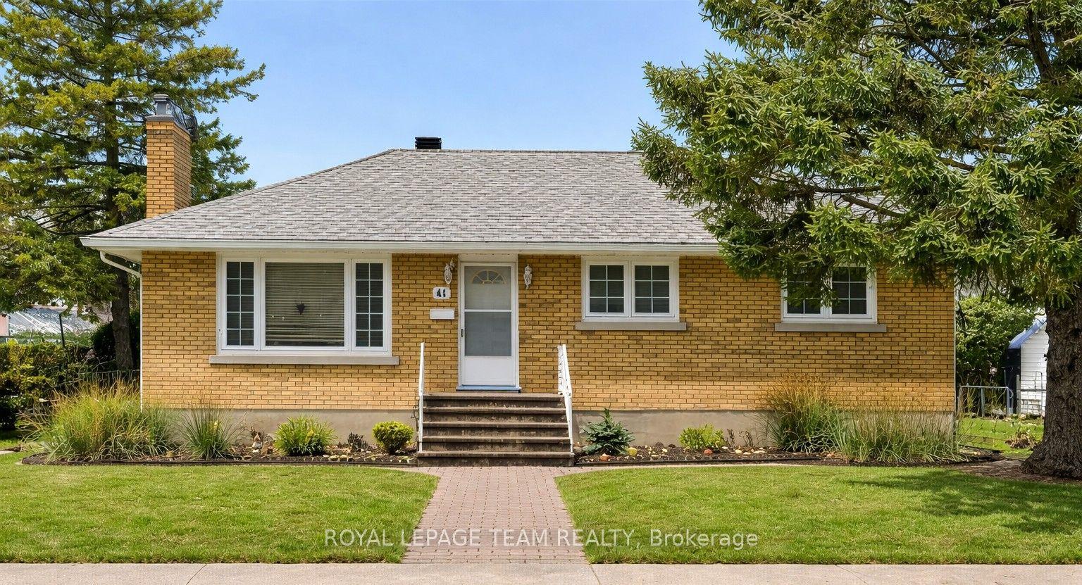 41 Capilano Drive — photo 1