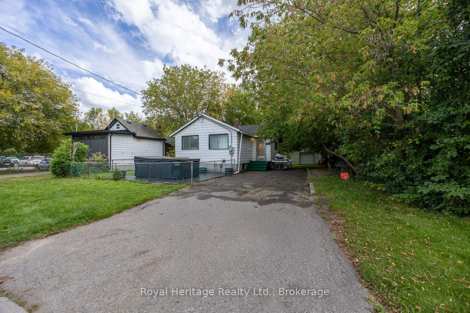207 Valencia Road, Oshawa — Detached for sale, photo 1